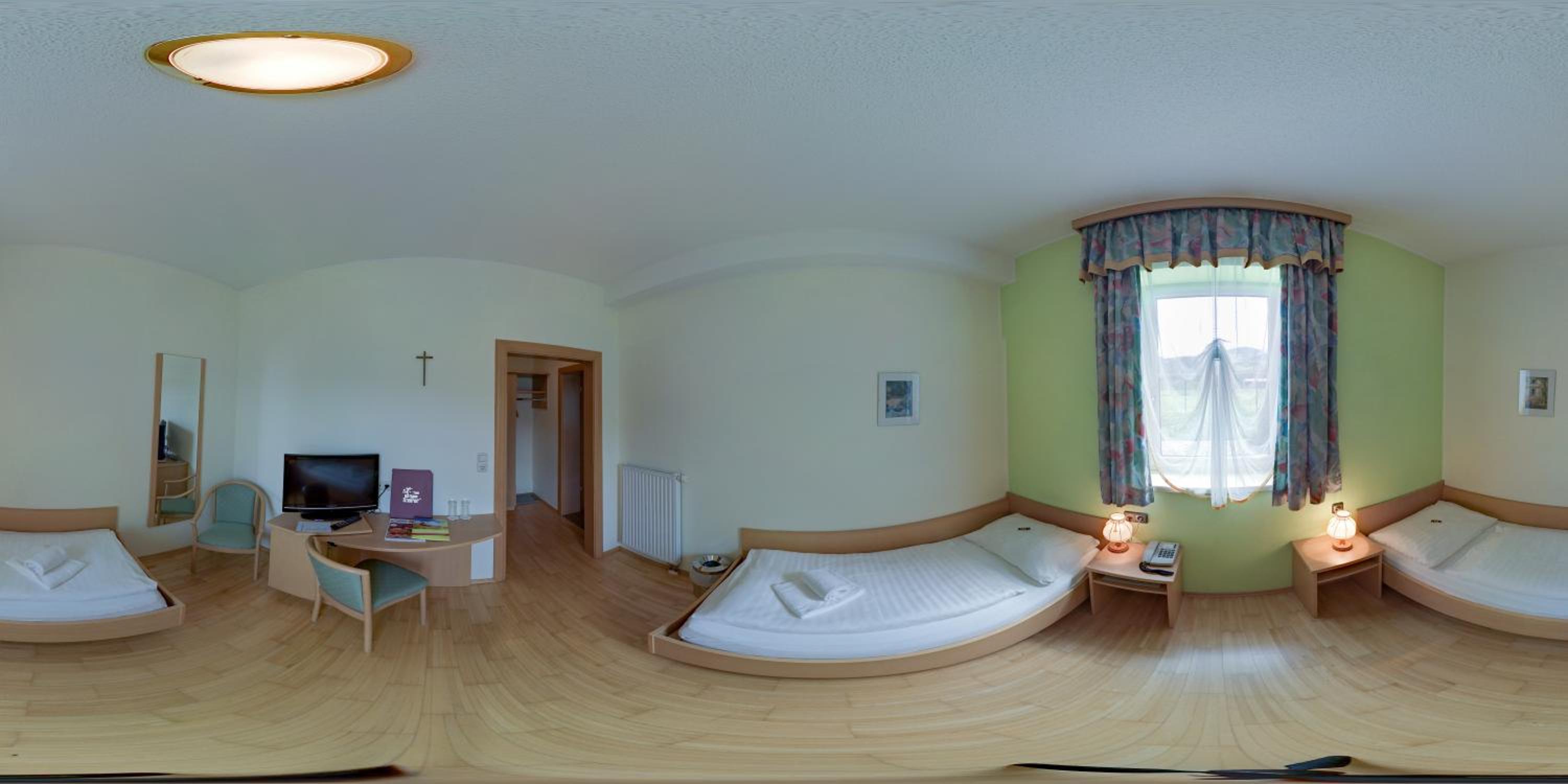 Twin Room - Photo 1