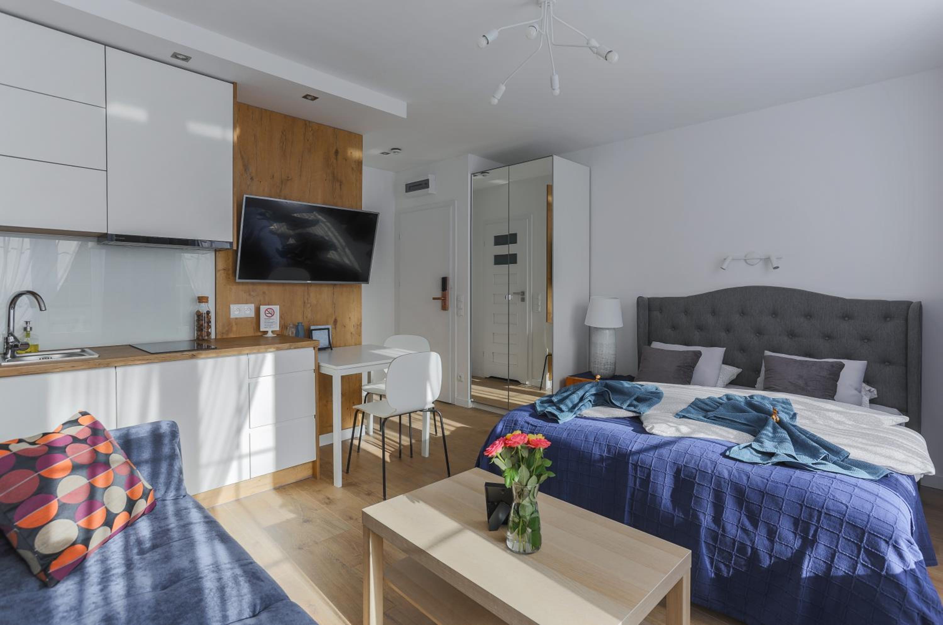 Three-Bedroom Apartment - Photo 6