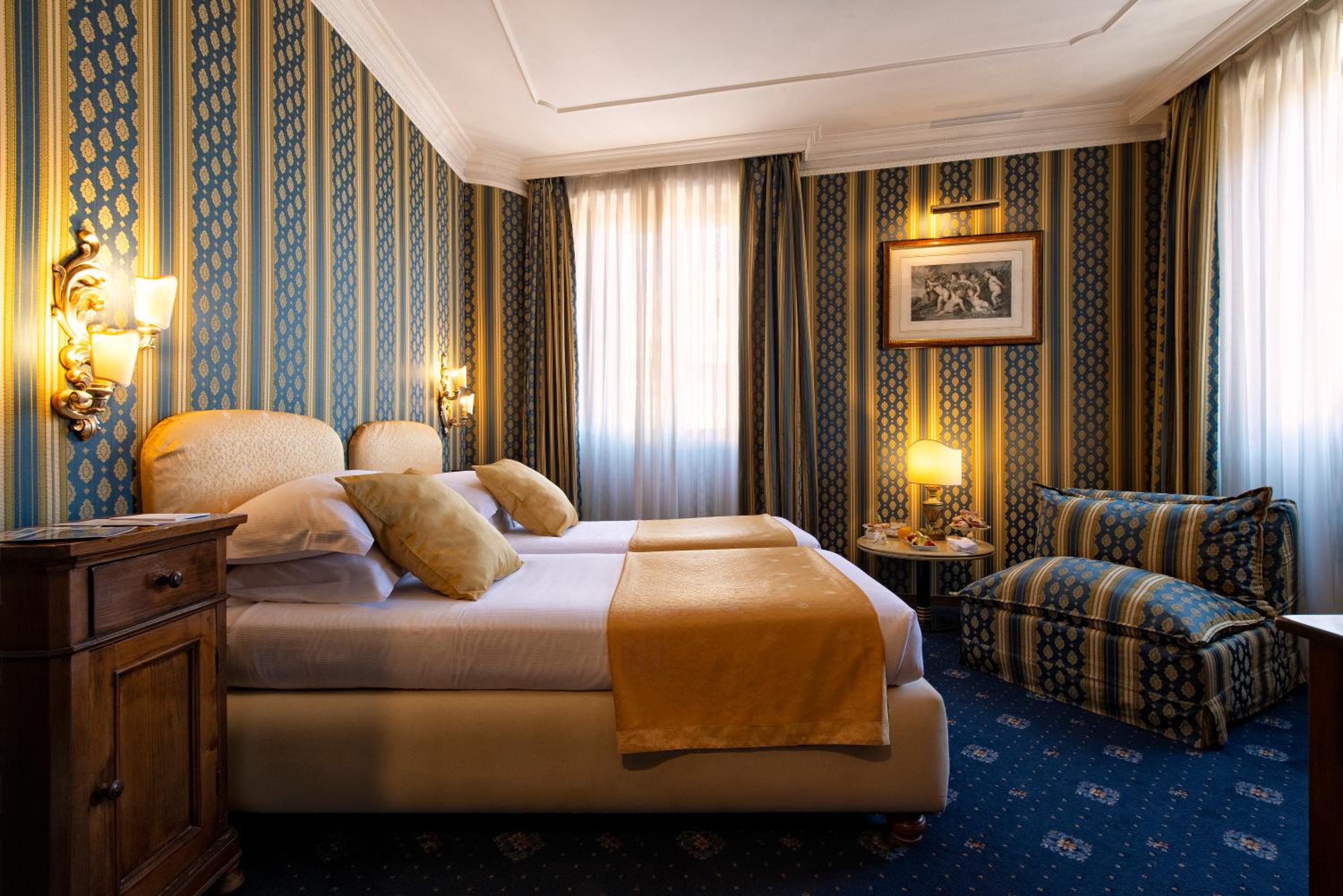 Superior Double Room thumbnail 5