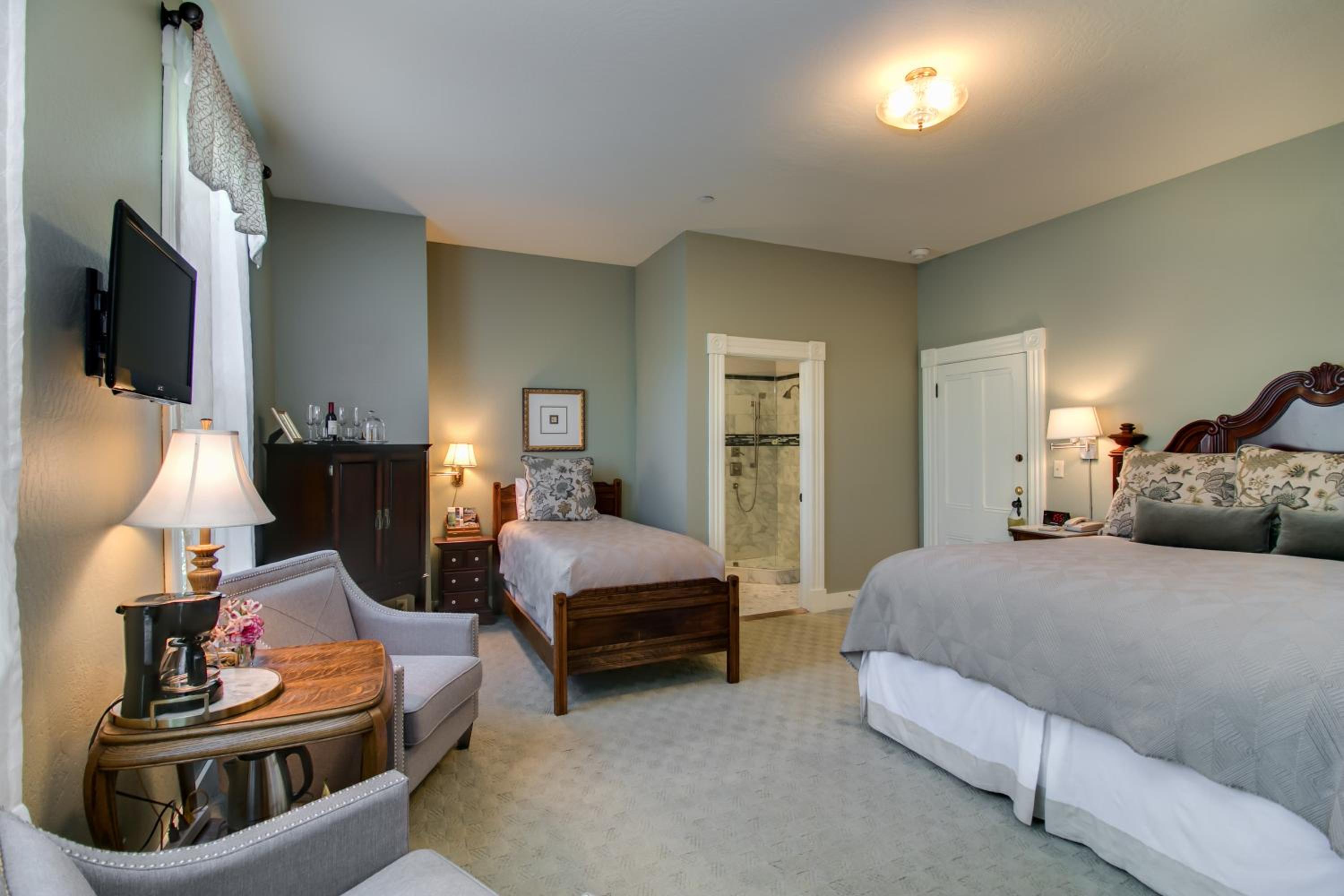 Comfort Triple Room with Shower