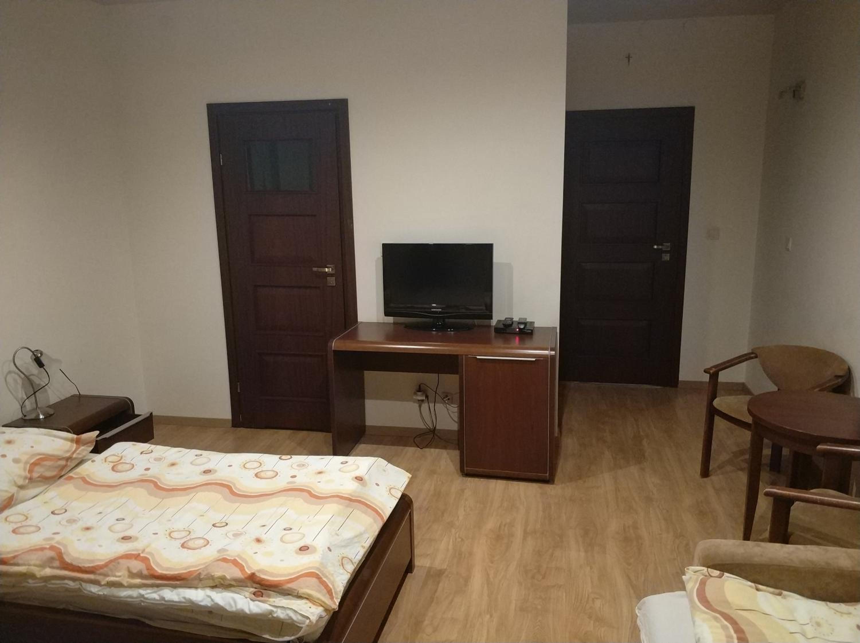 Triple Room with Private Bathroom - Photo 2