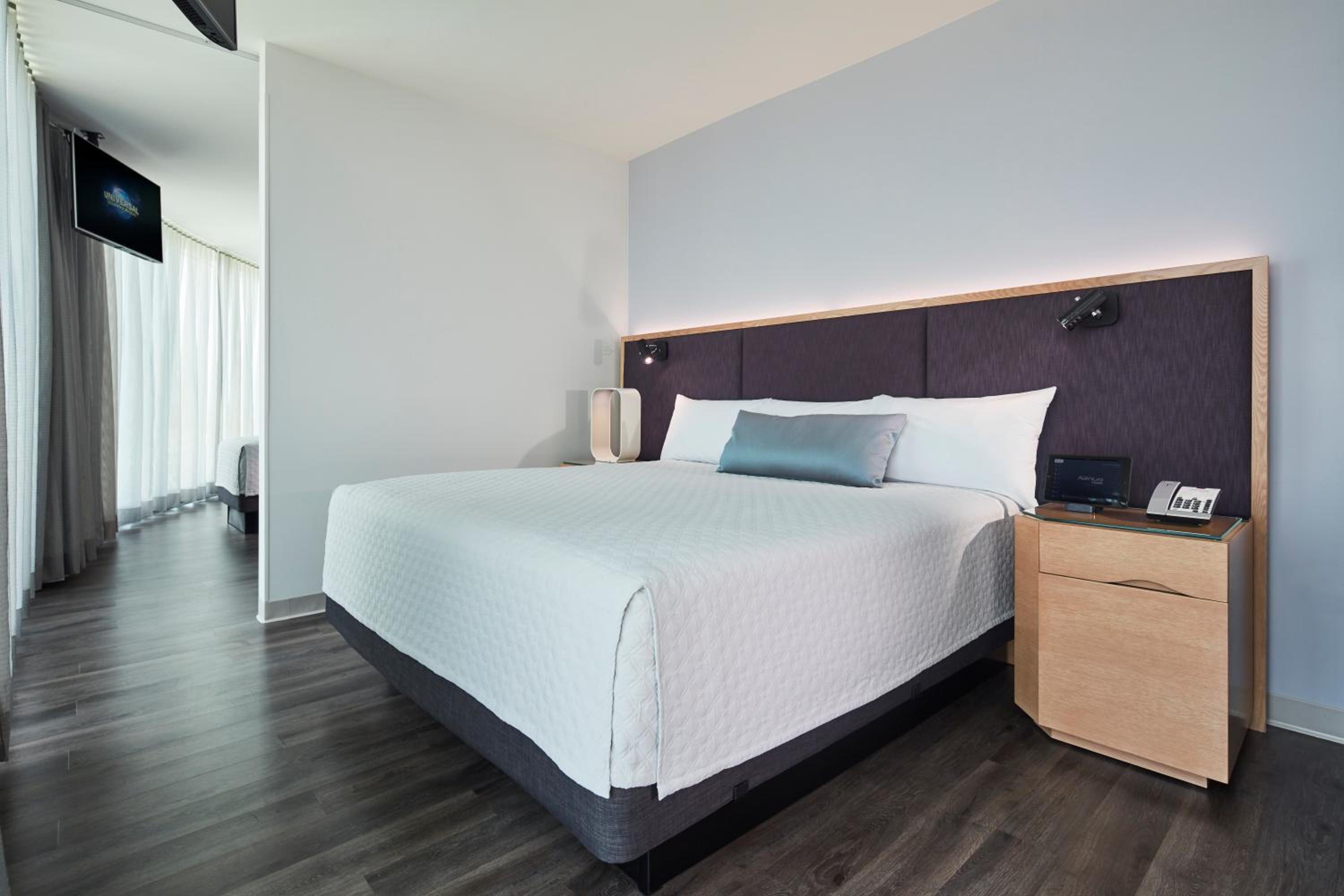 Kids Suite (Includes Early Park Admission*)