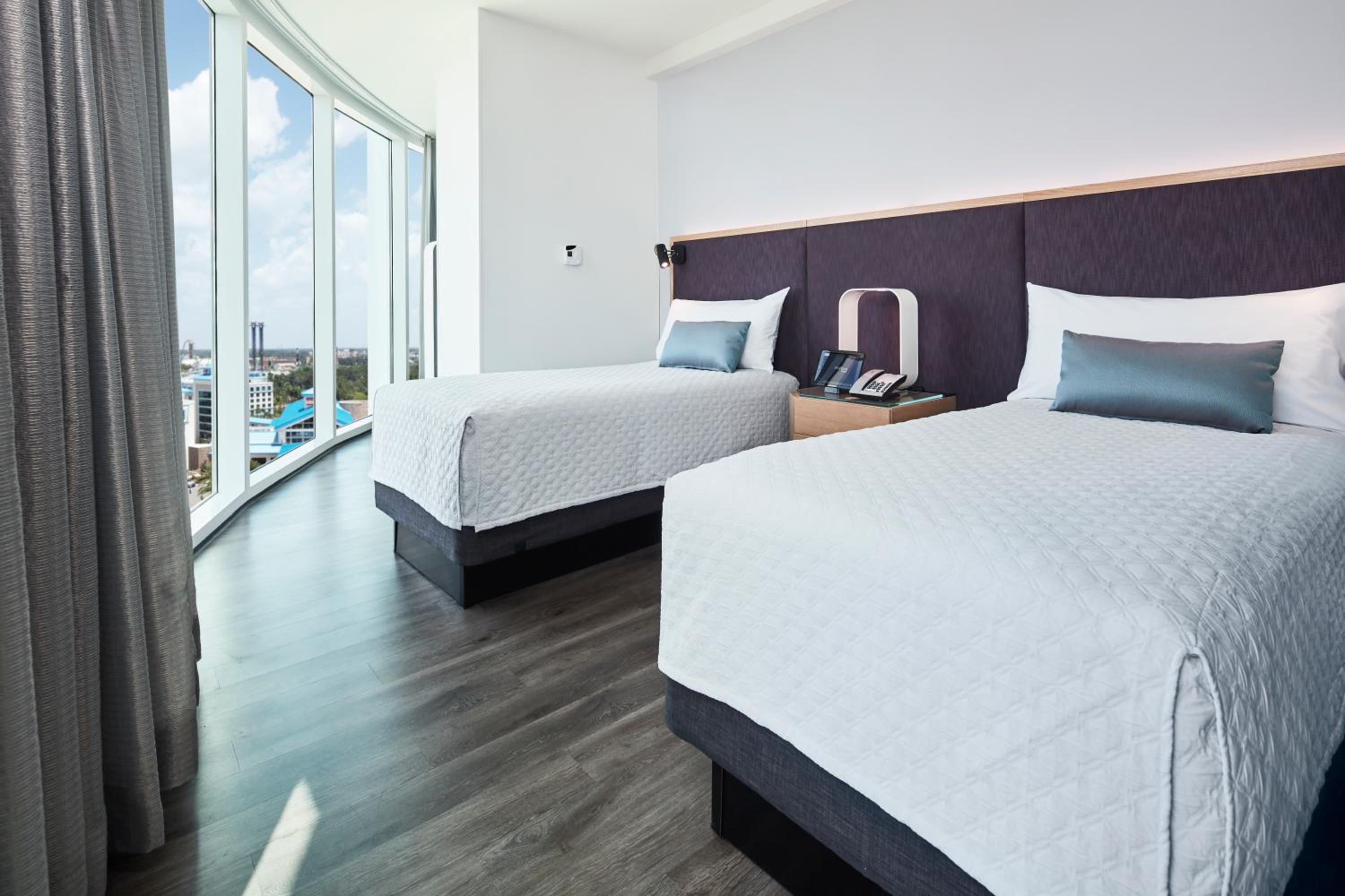 Kids Suite - Skyline View (Includes Early Park Admission*)