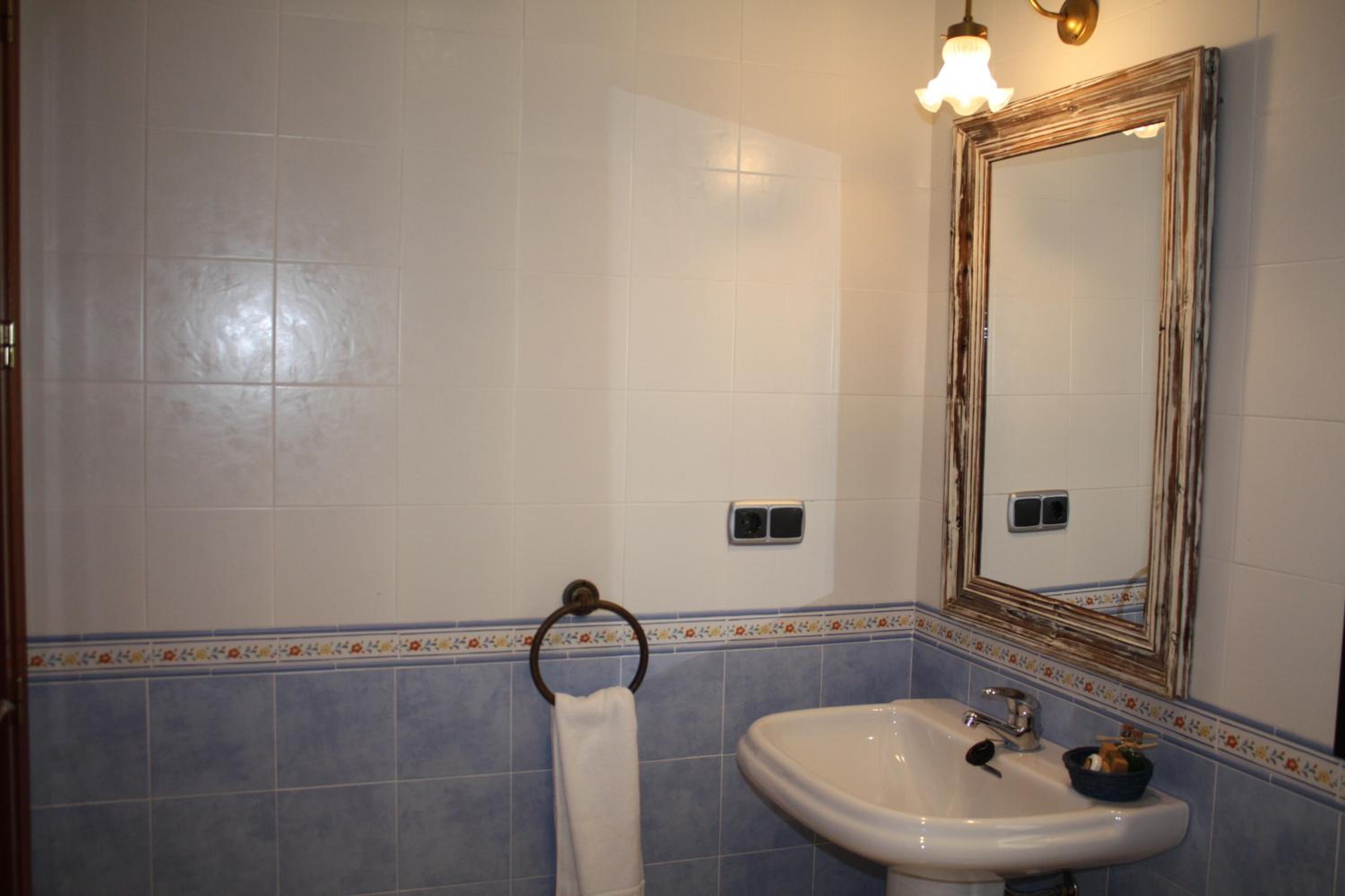 One-Bedroom Apartment - Photo 3