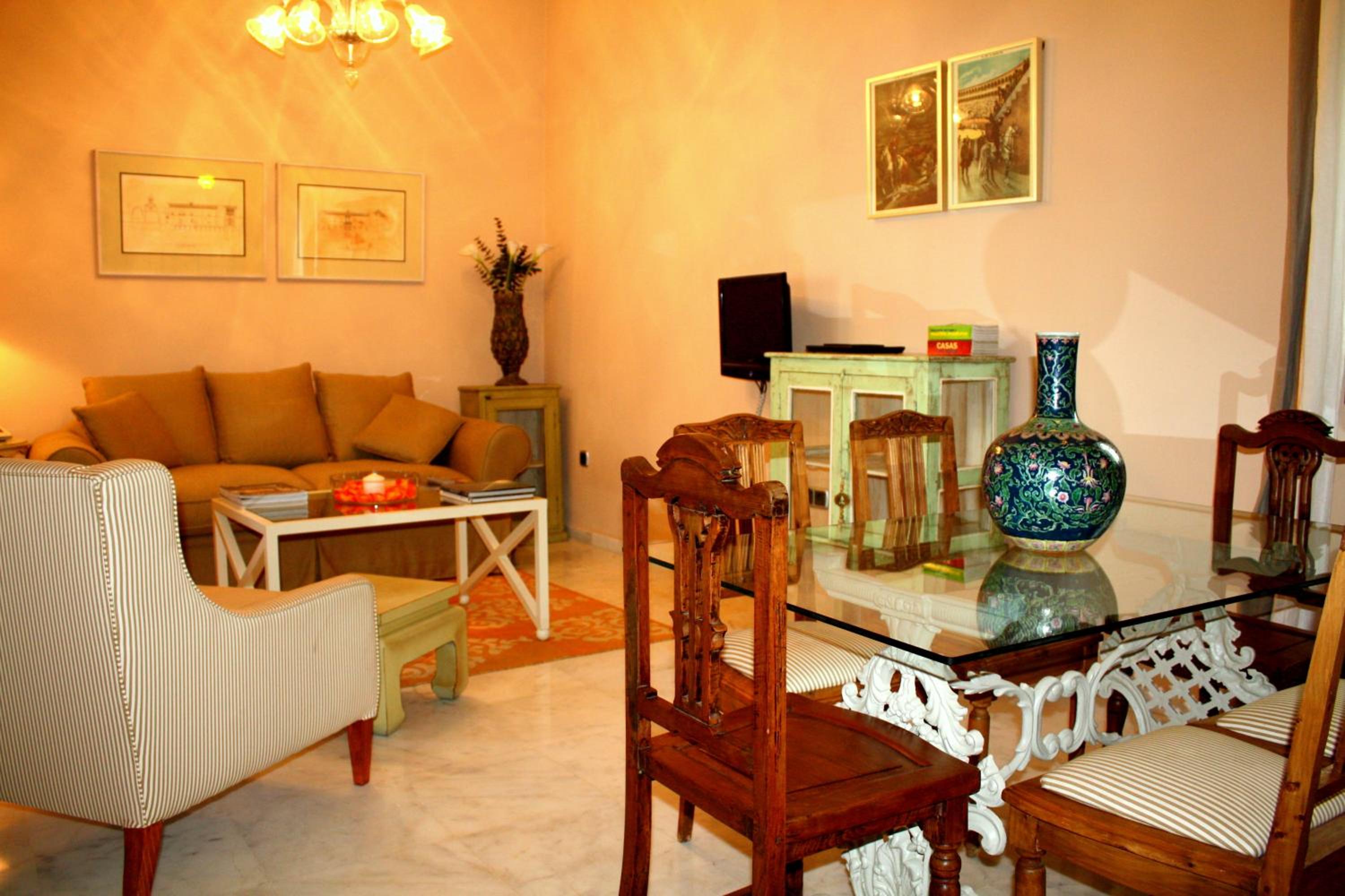 One-Bedroom Apartment - Photo 1