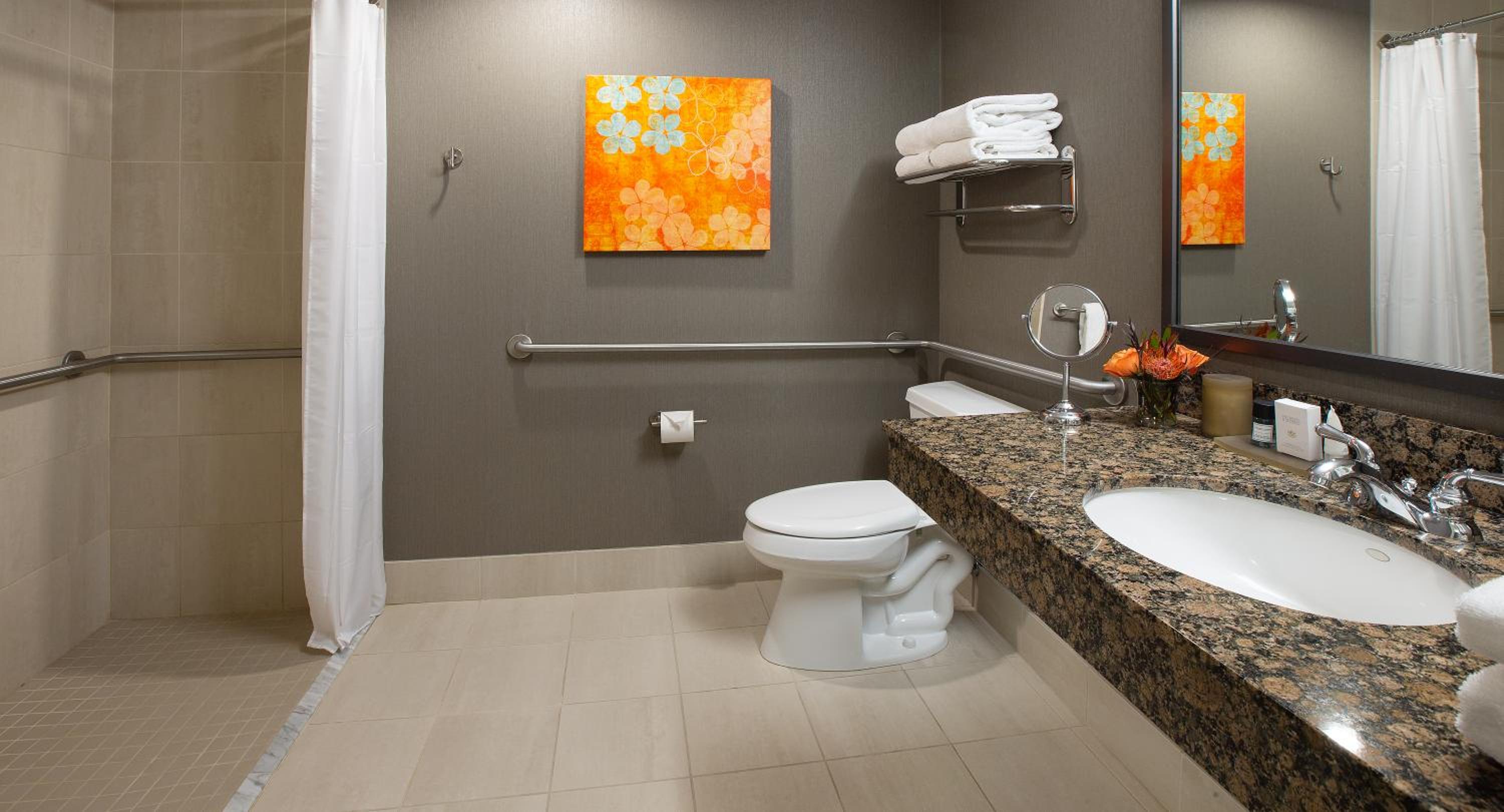 Queen Room with Two Queen Beds & Roll-in Shower - Disability Access - Photo 2
