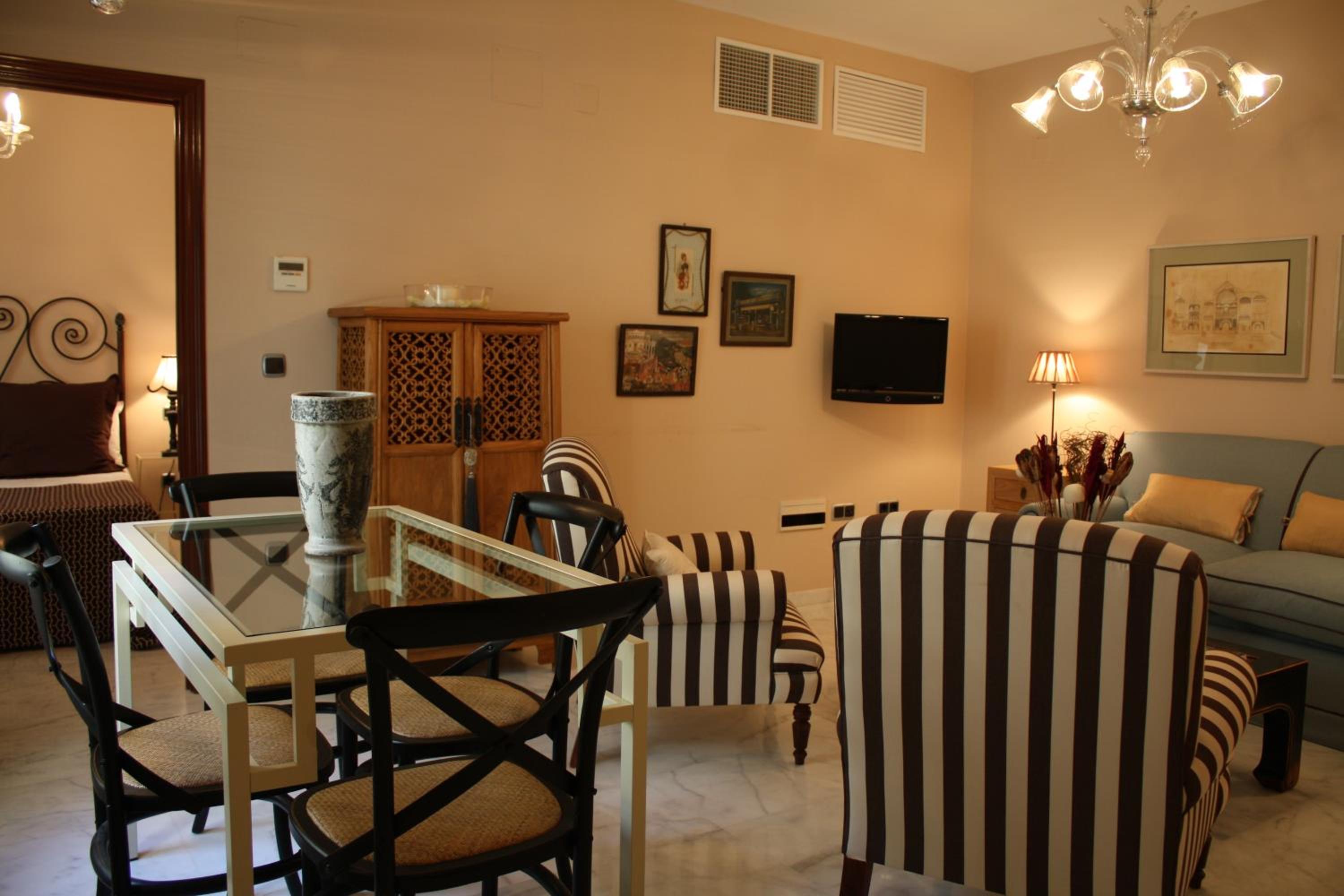 One-Bedroom Apartment - Photo 7
