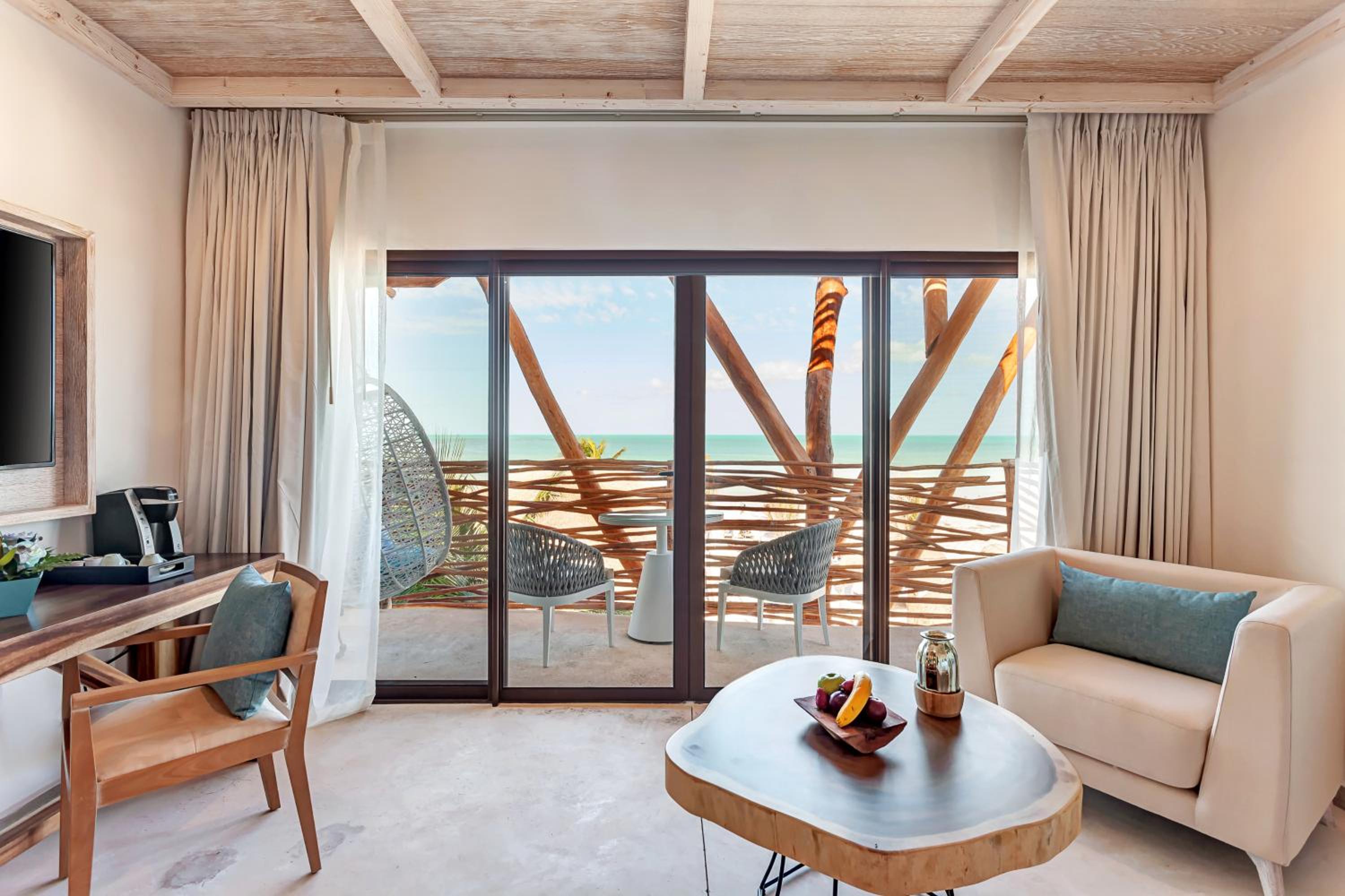 Presidential Ocean Front One Bedroom Suite photo 3