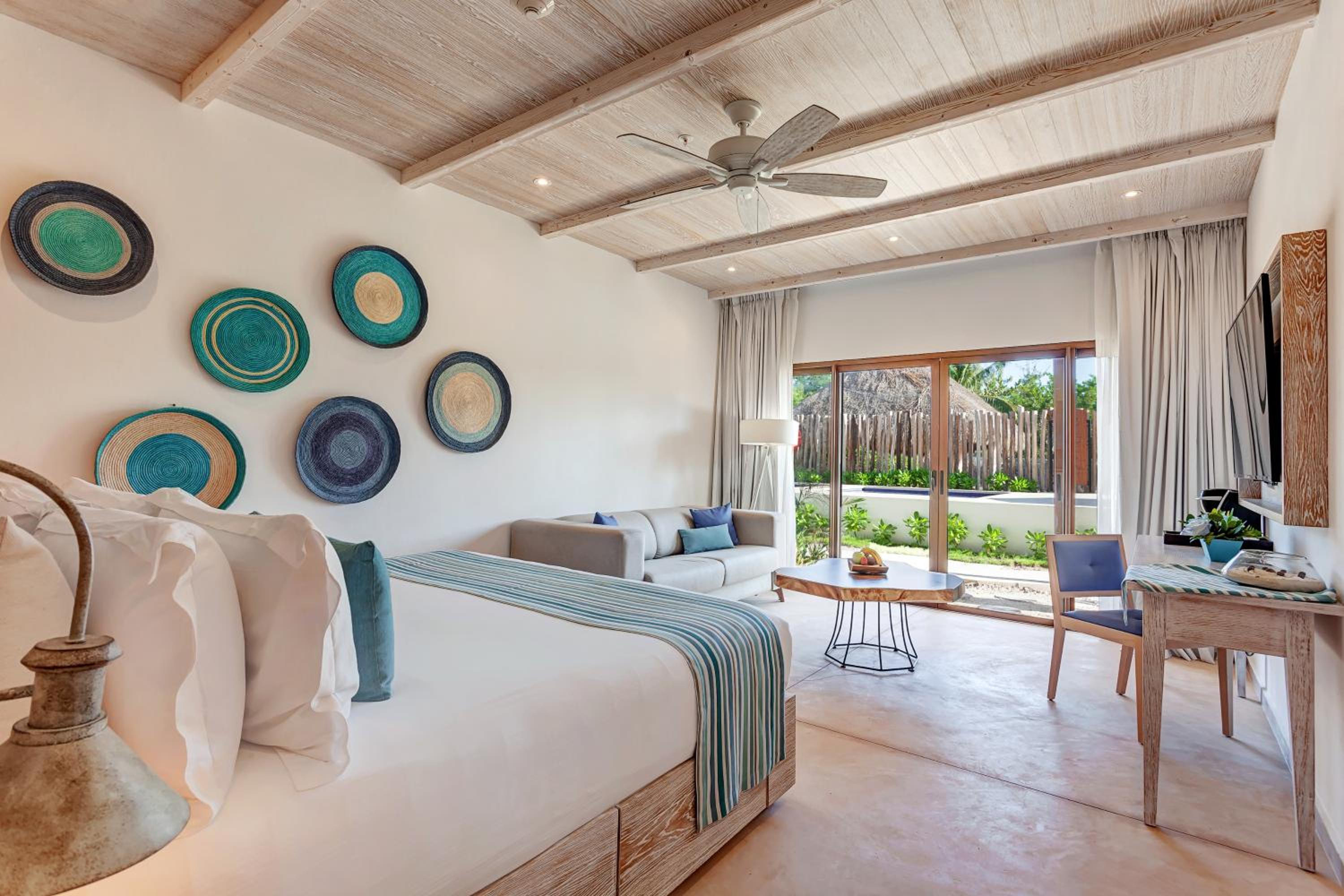 Suite Junior Deluxe con Vista a la Piscina