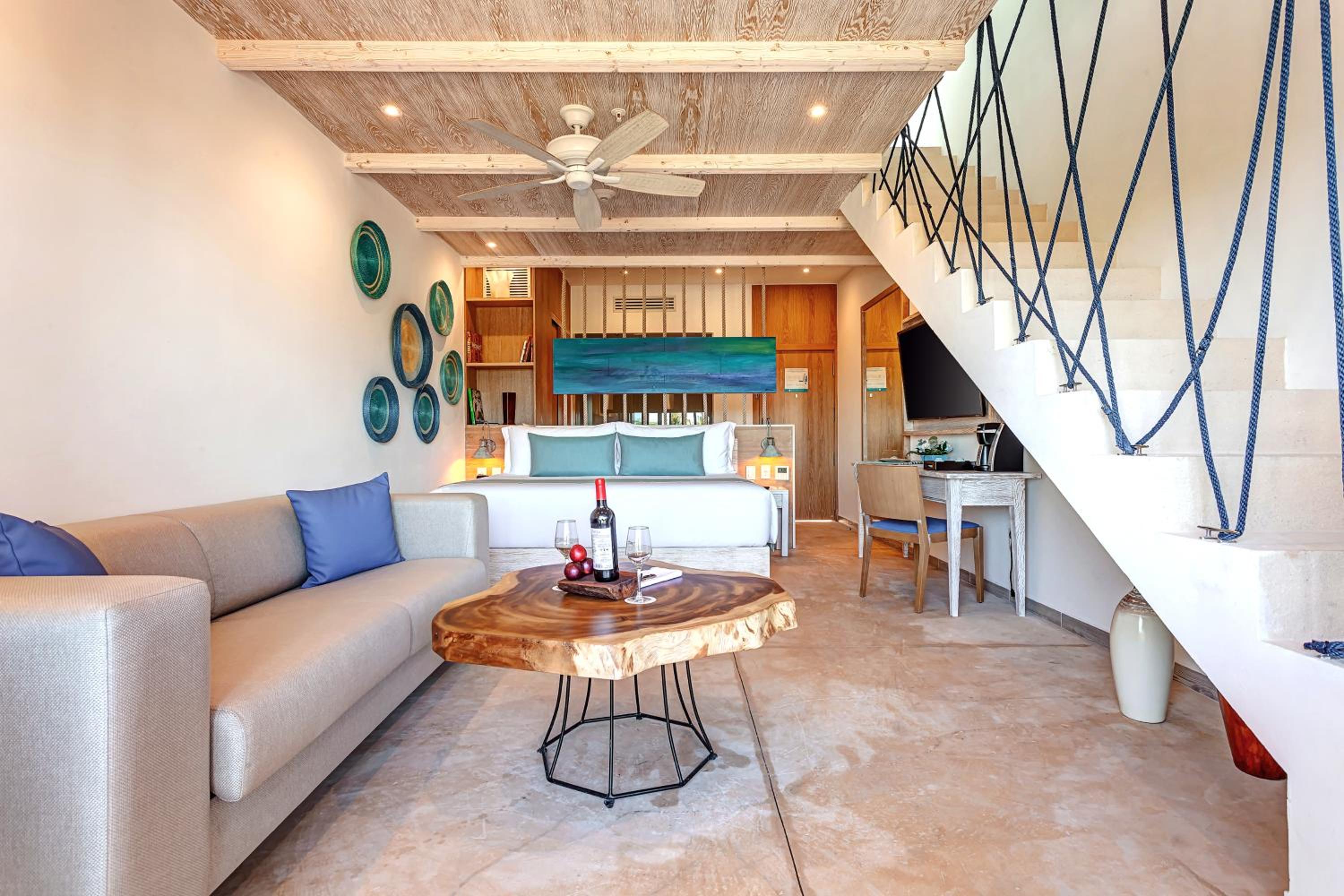 Deluxe Junior Suite Loft Ocean View photo 3