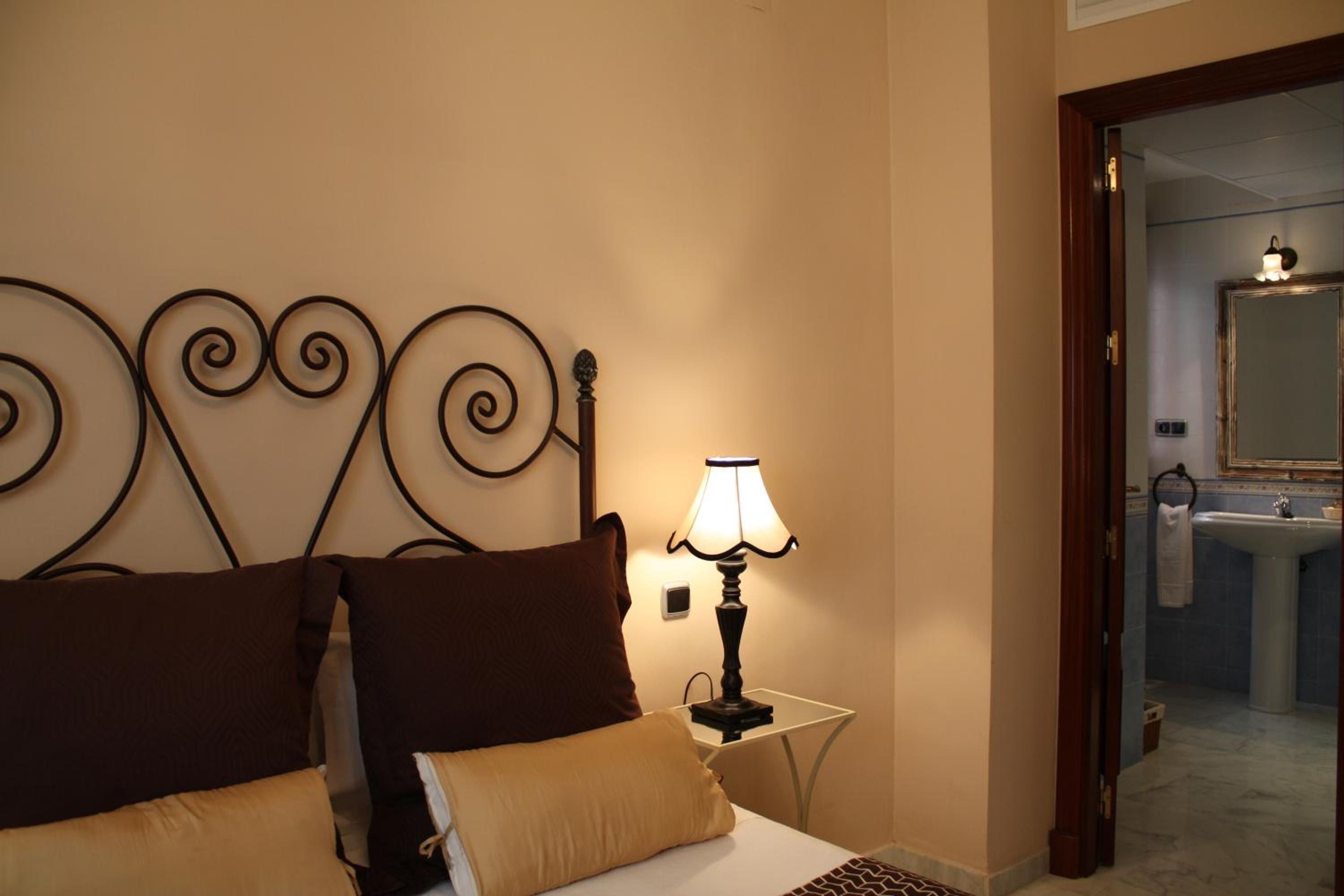 One-Bedroom Apartment - Photo 4