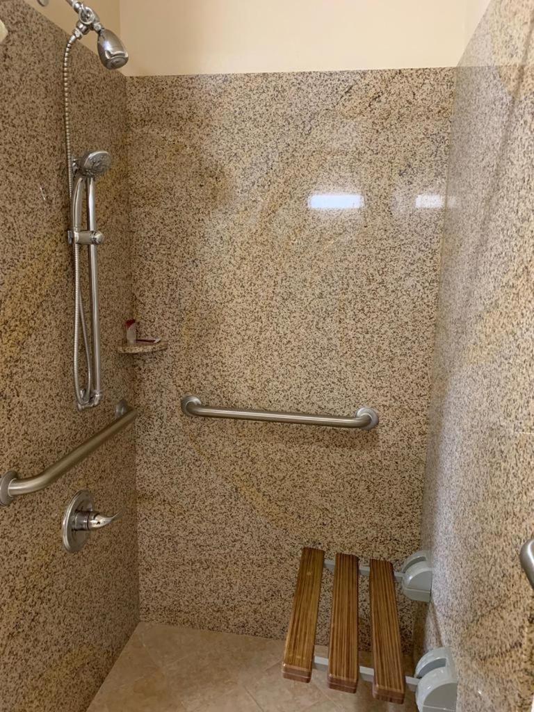 Single Room - Disability Access photo 3