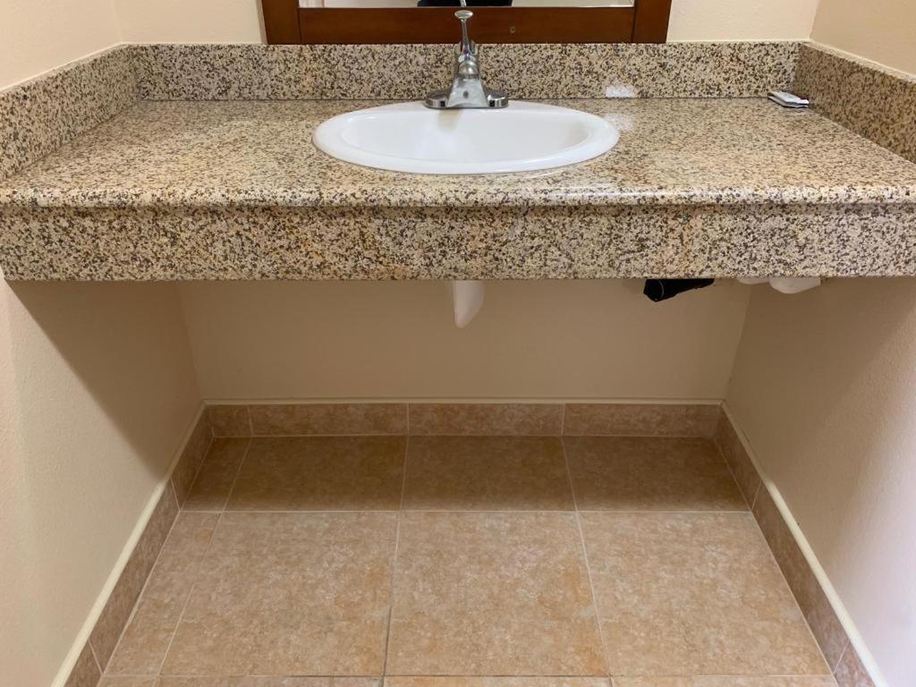 Single Room - Disability Access photo 2