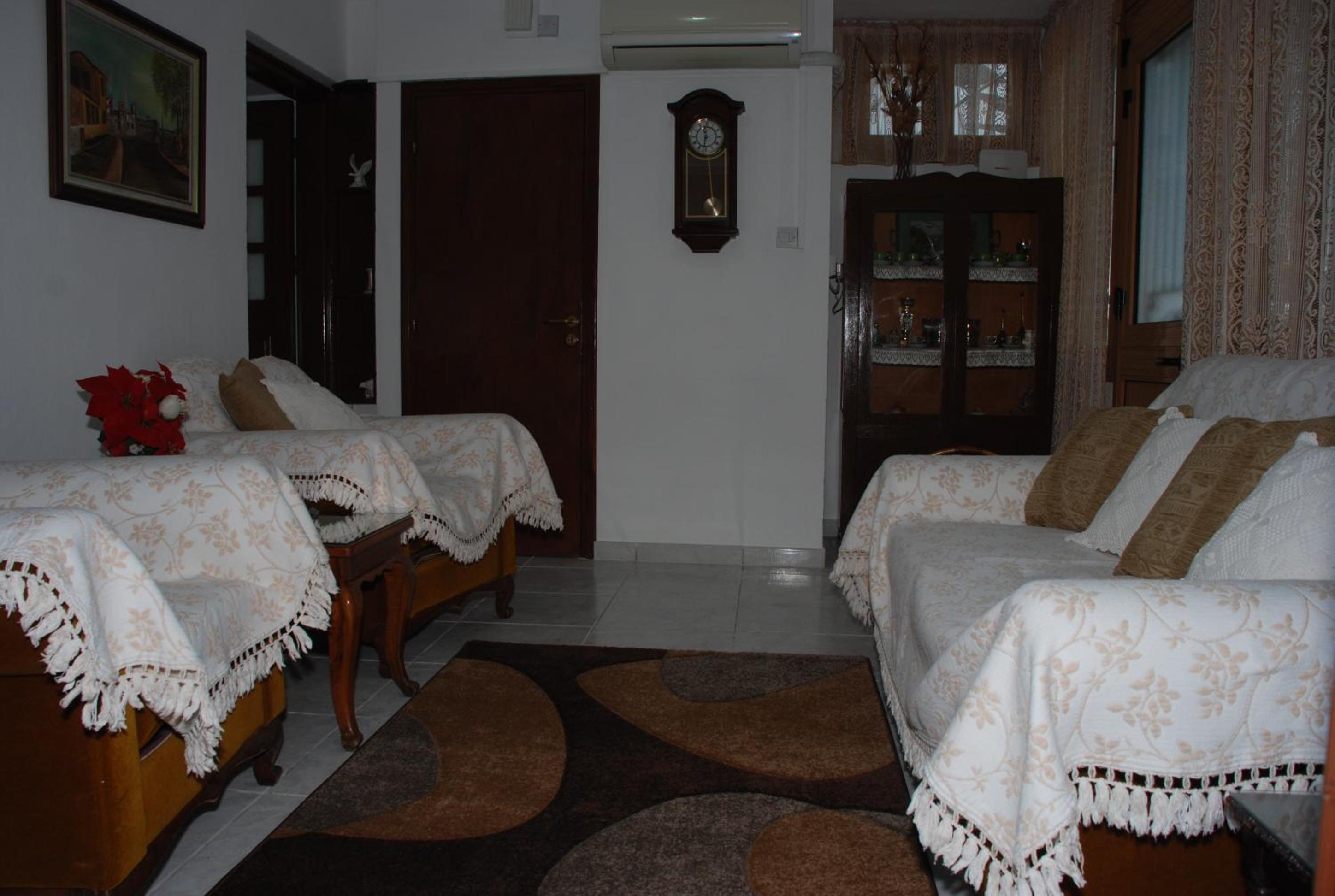 Two-Bedroom Apartment with Mountain View photo 3