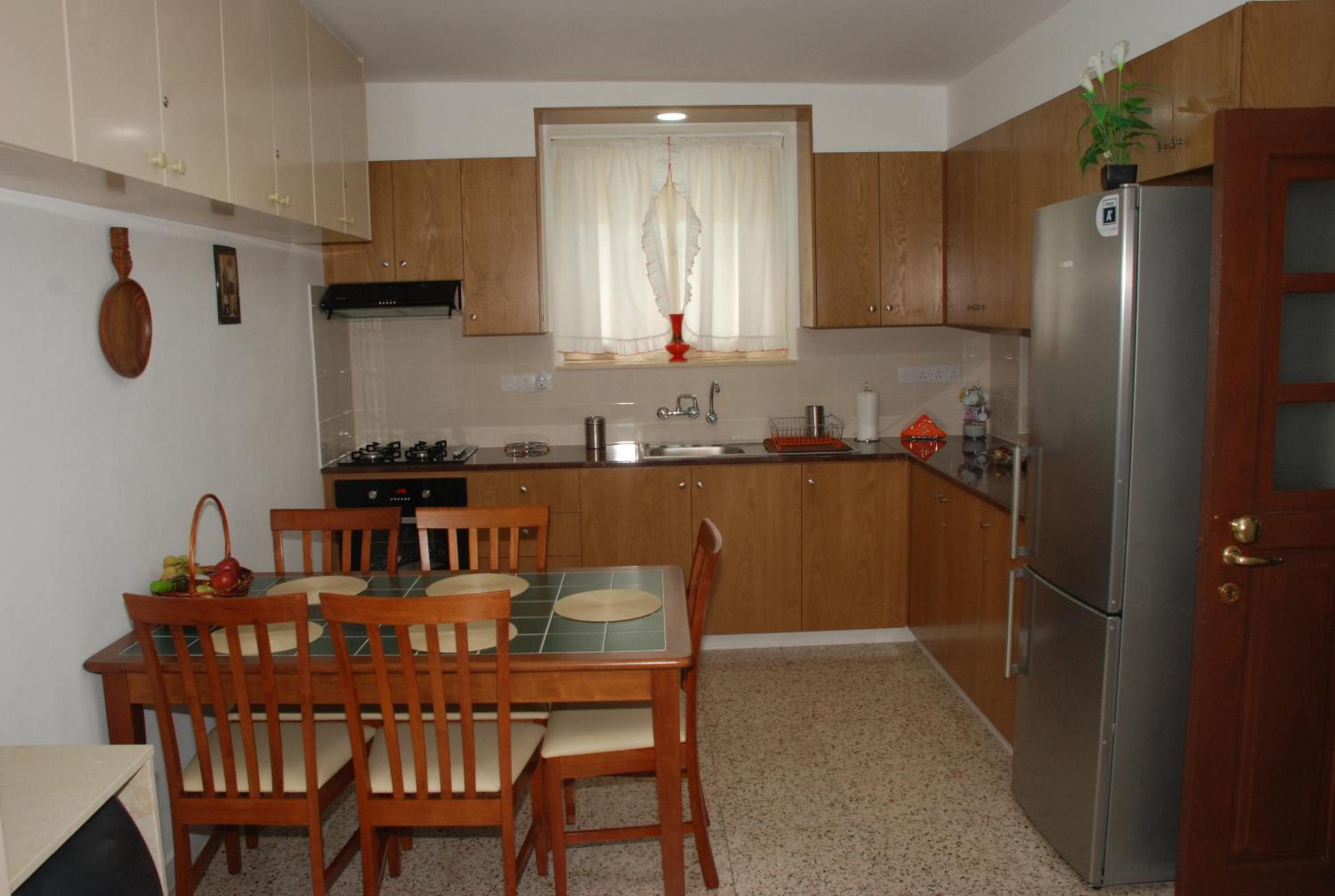 Two-Bedroom Apartment with Mountain View photo 2