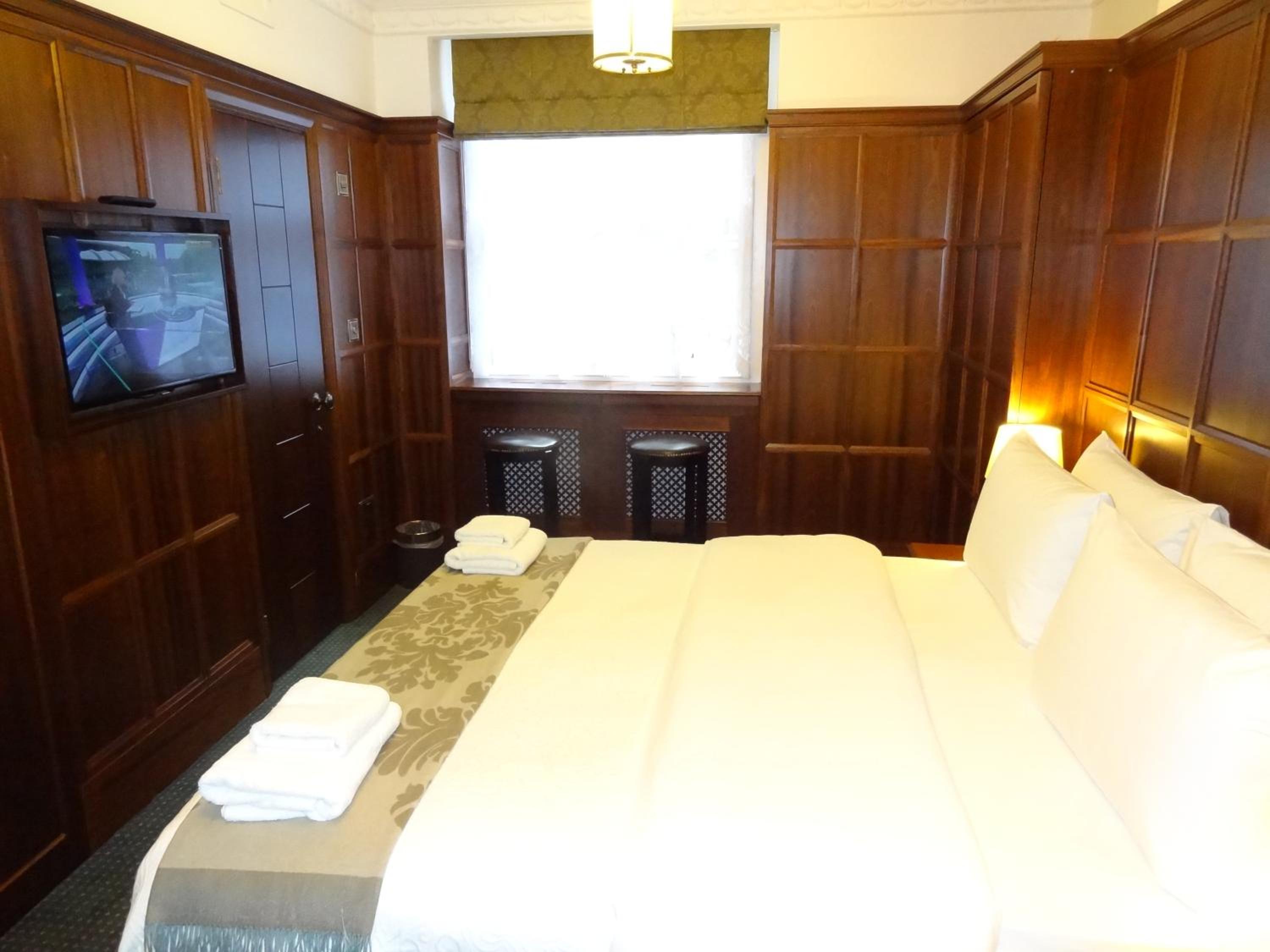 Executive Room with Outside Patio photo 3