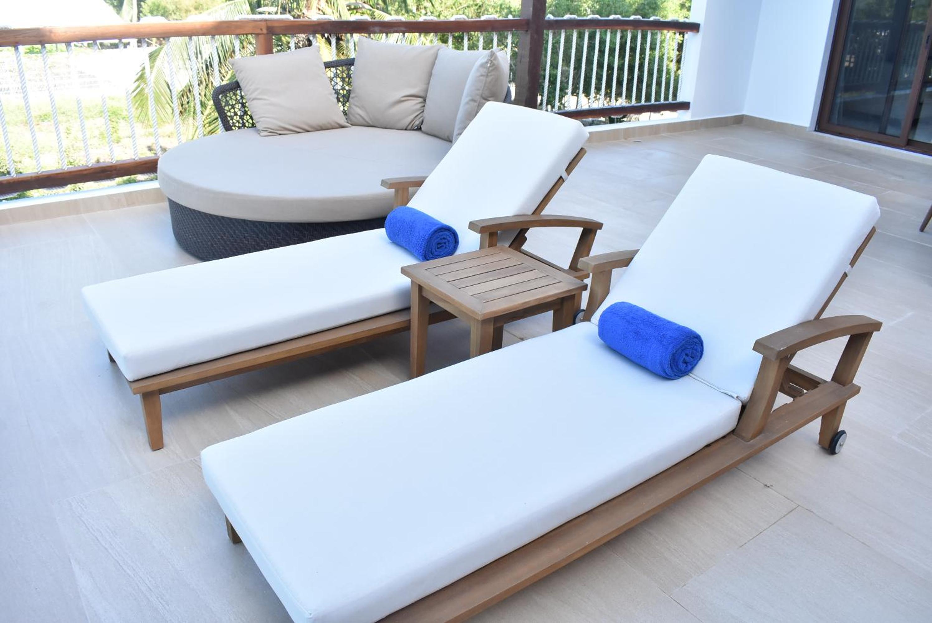 Premium Junior Suite Ocean Front photo 3