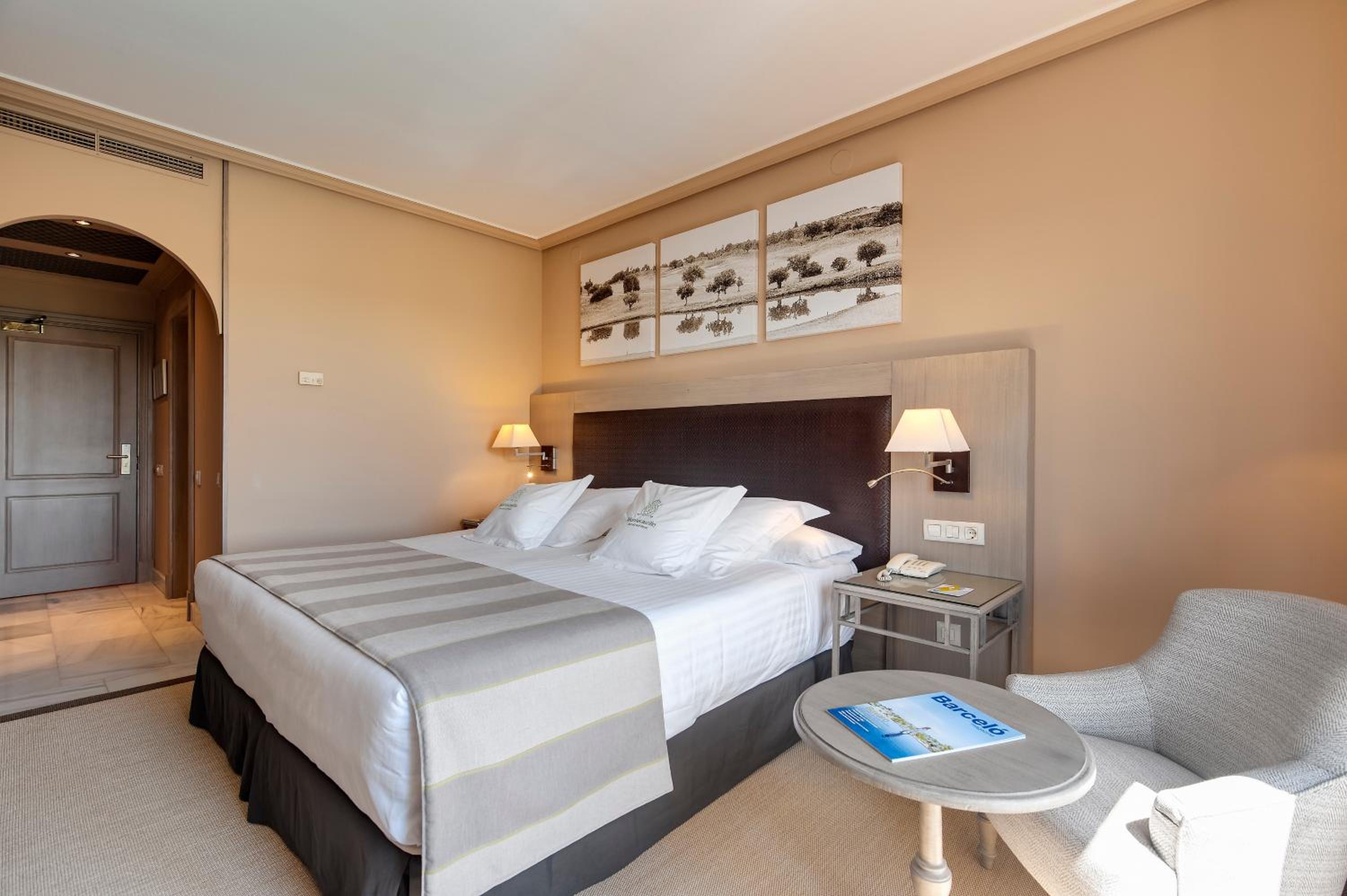 Superior Double Room with Extra Bed (2 Adults + 1 Child) photo 2