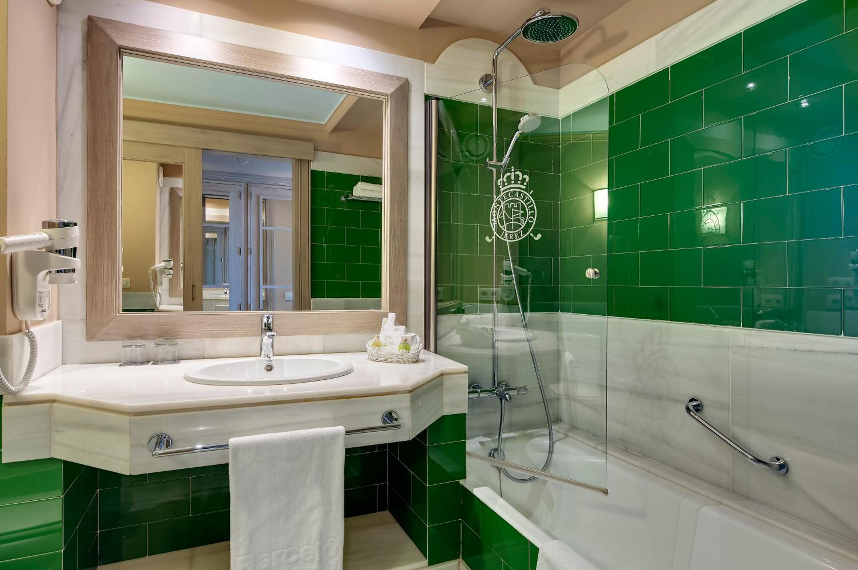Superior Double Room with Extra Bed (2 Adults + 1 Child) photo 3