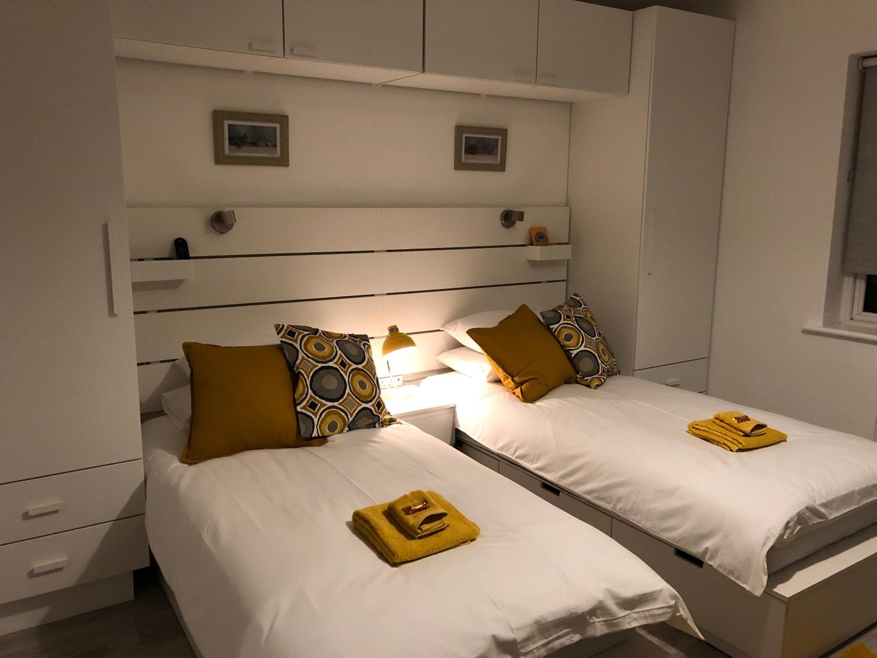 Twin Room with Private External Bathroom