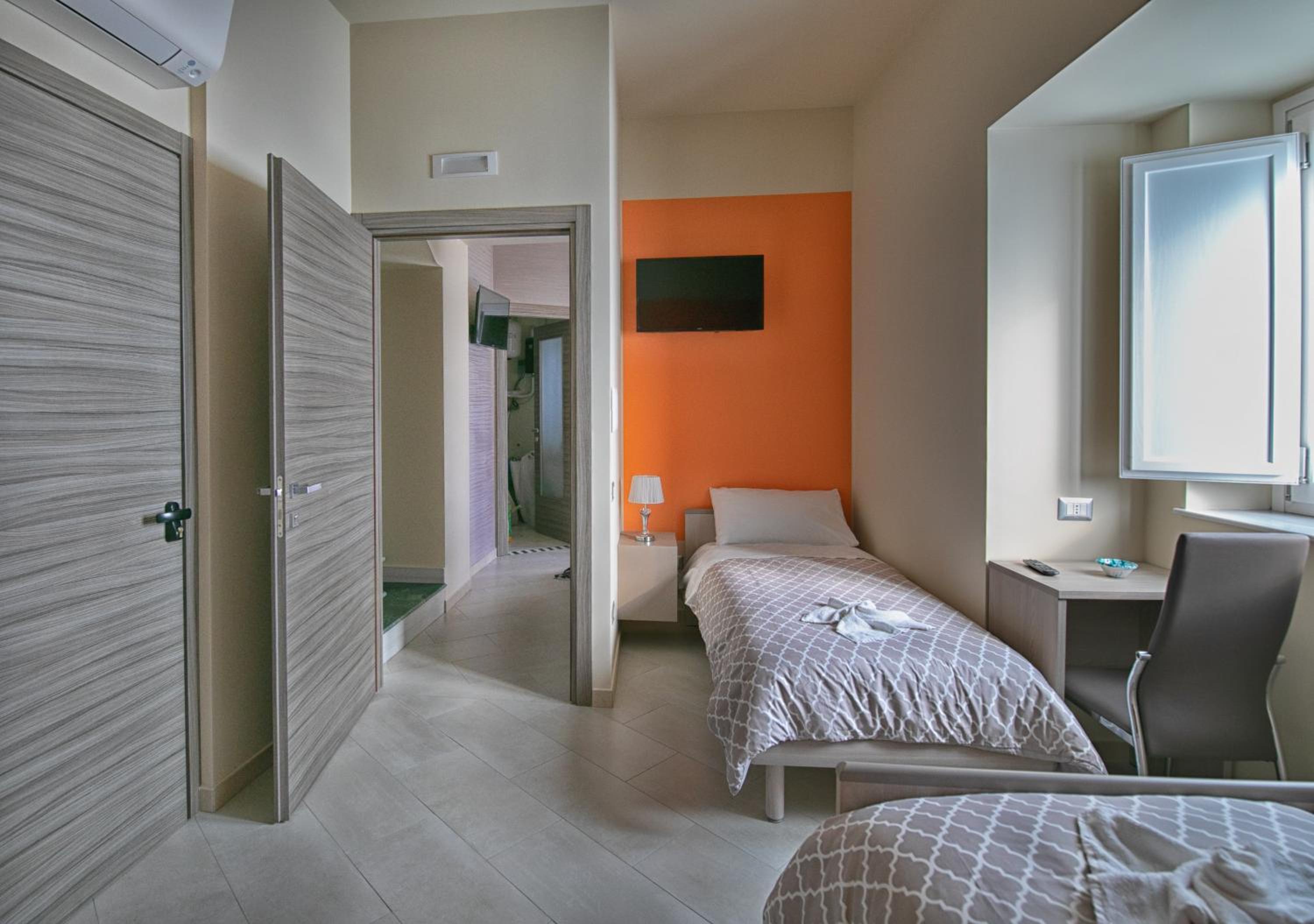 Budget Twin Room photo 2