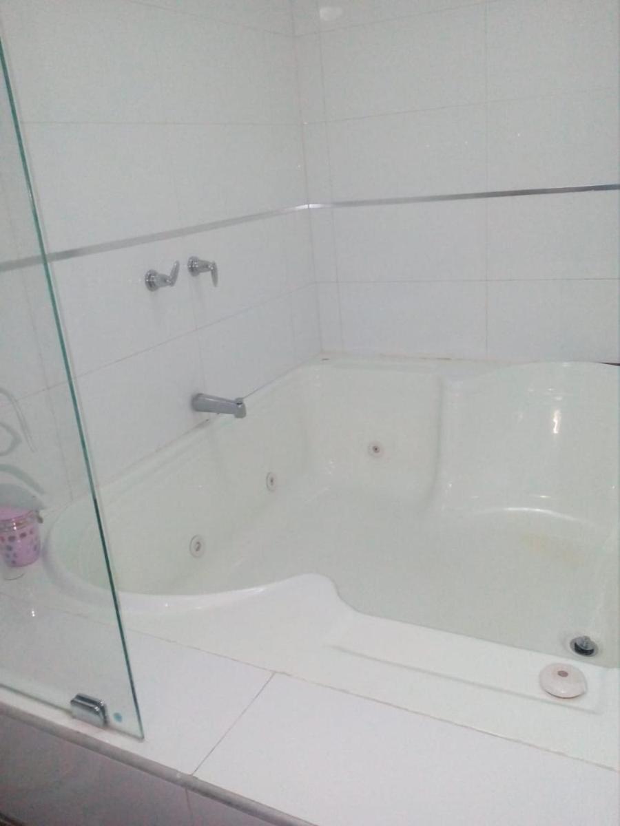 King Suite with Spa Bath photo 2