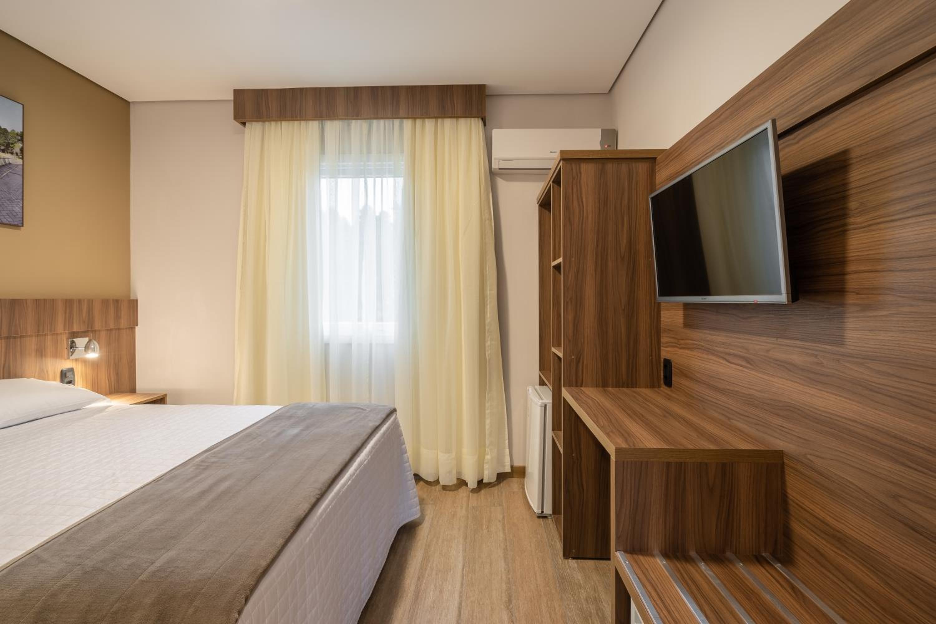 Budget Double Room - Photo 5