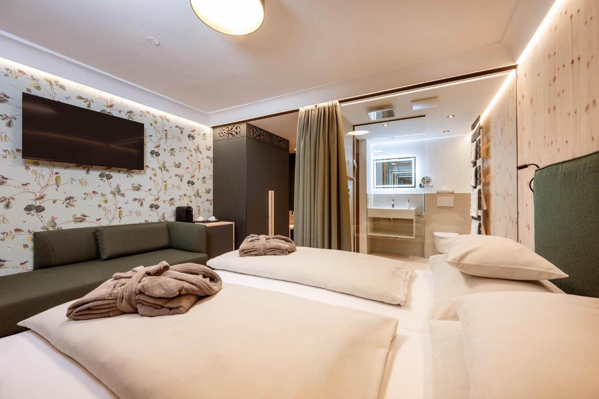 Deluxe Double Room with Shower photo 2