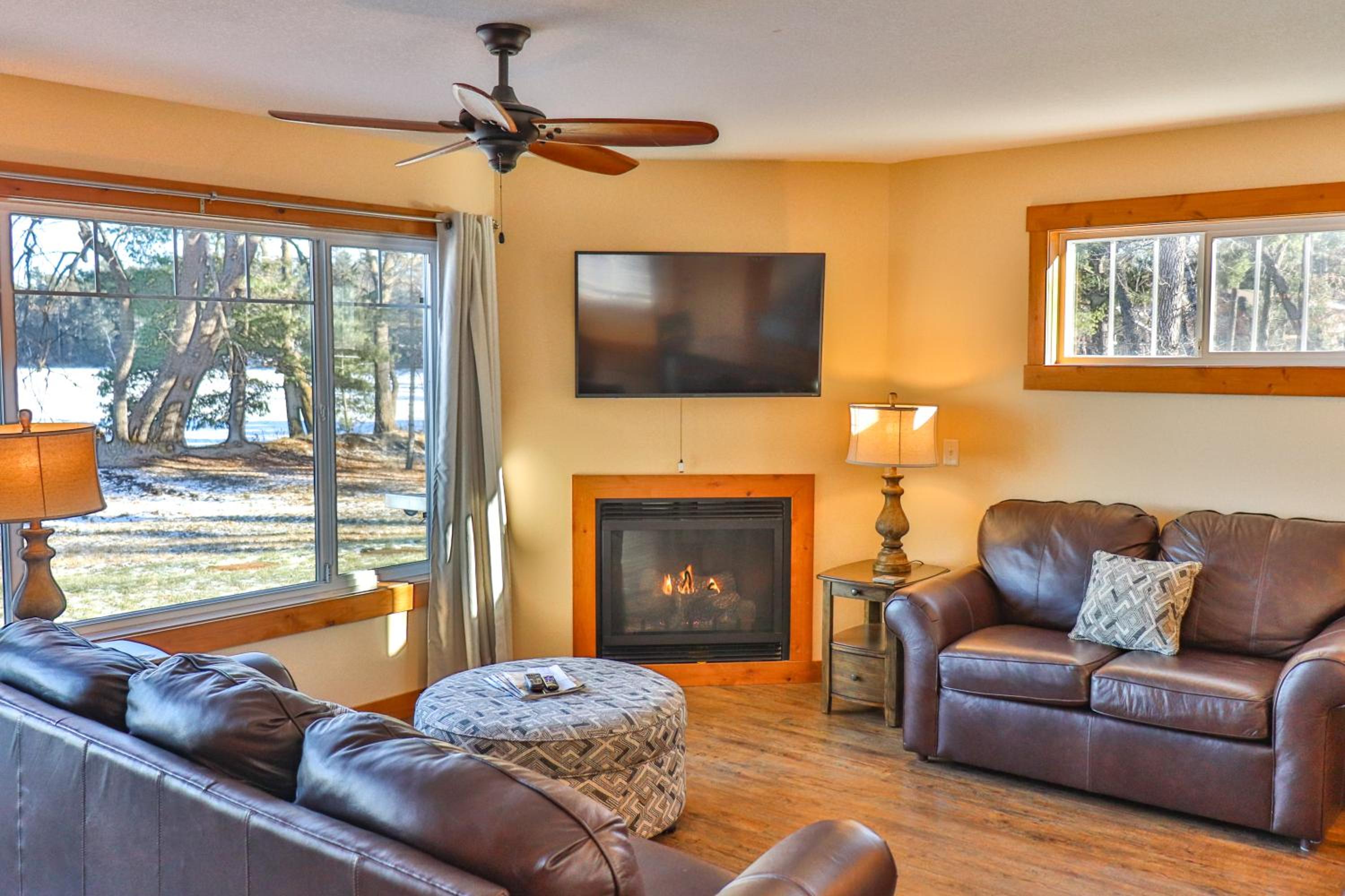 Superior Family Room photo 1
