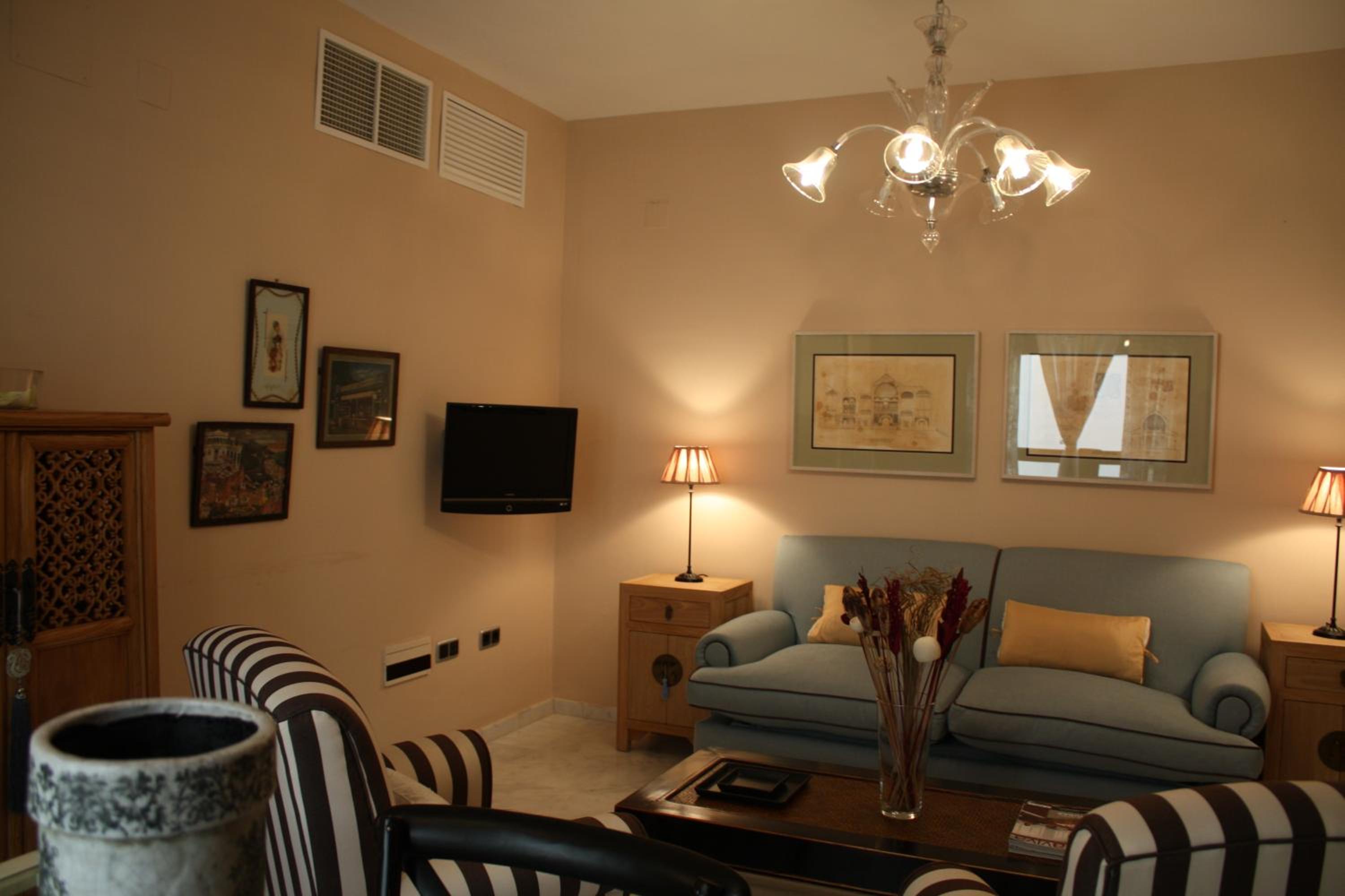 One-Bedroom Apartment - Photo 10
