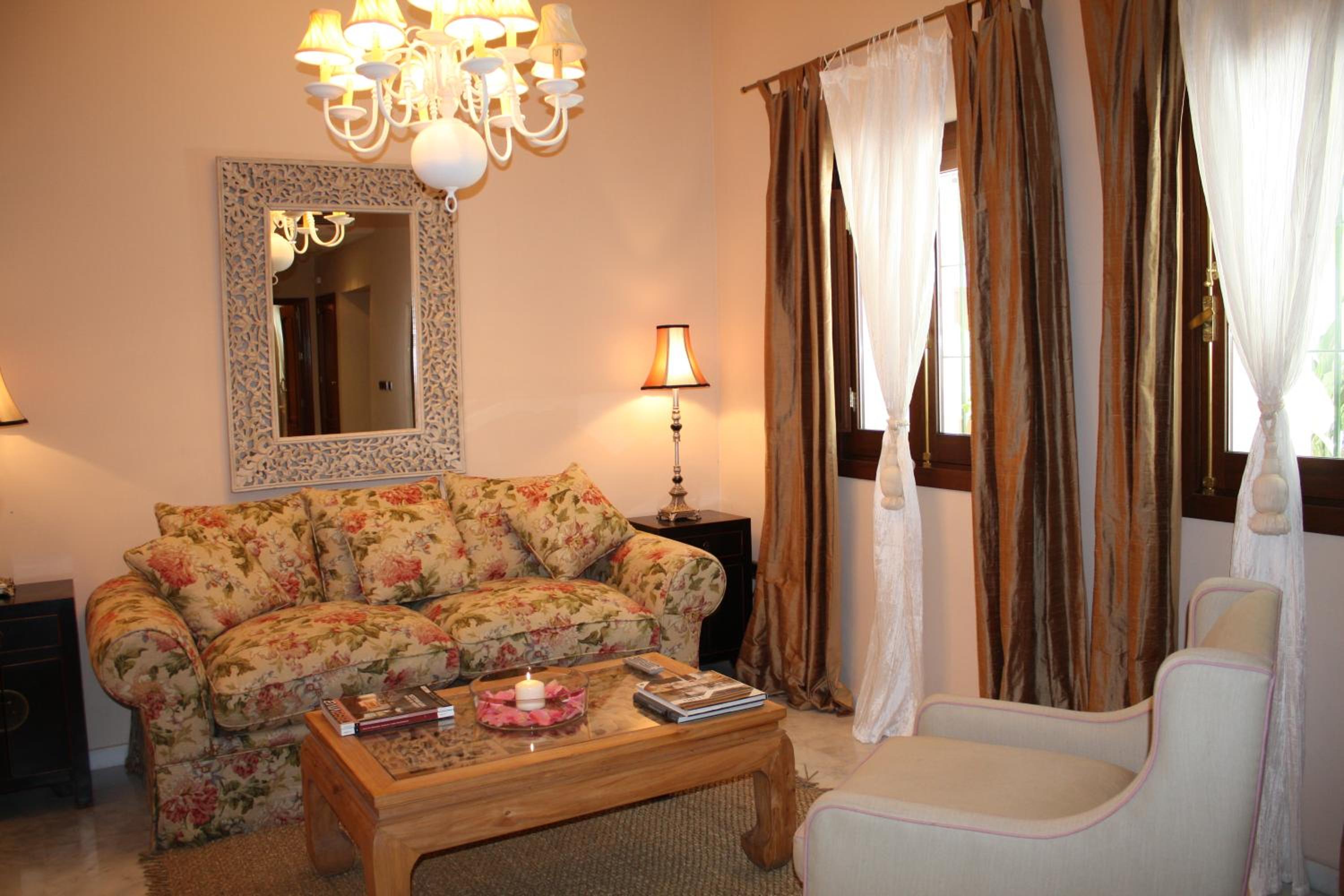 One-Bedroom Apartment - Photo 19