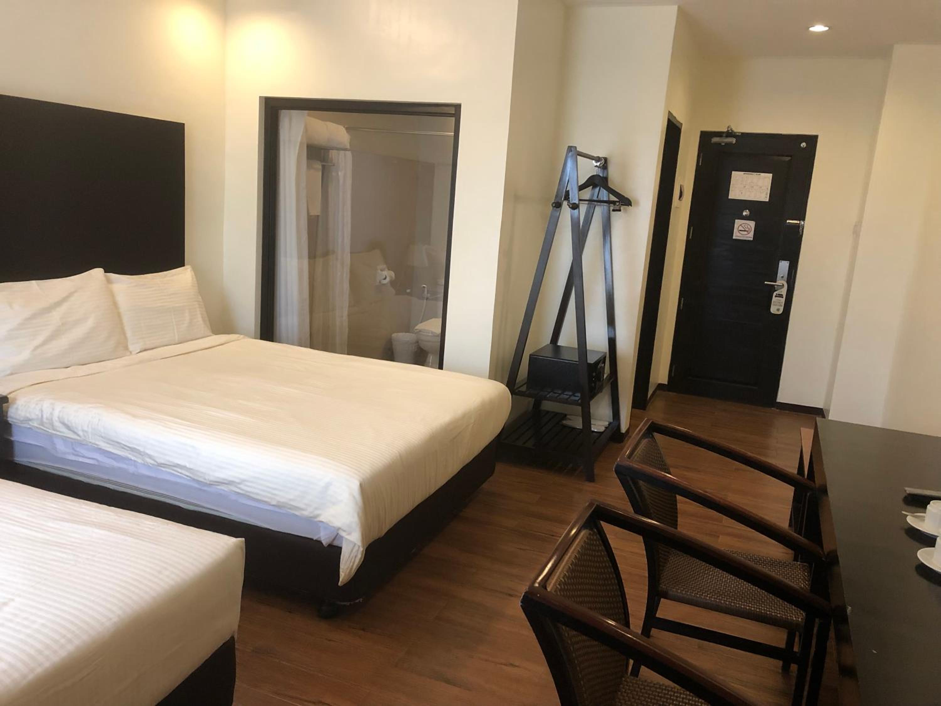 Twin Room with Balcony - Photo 2