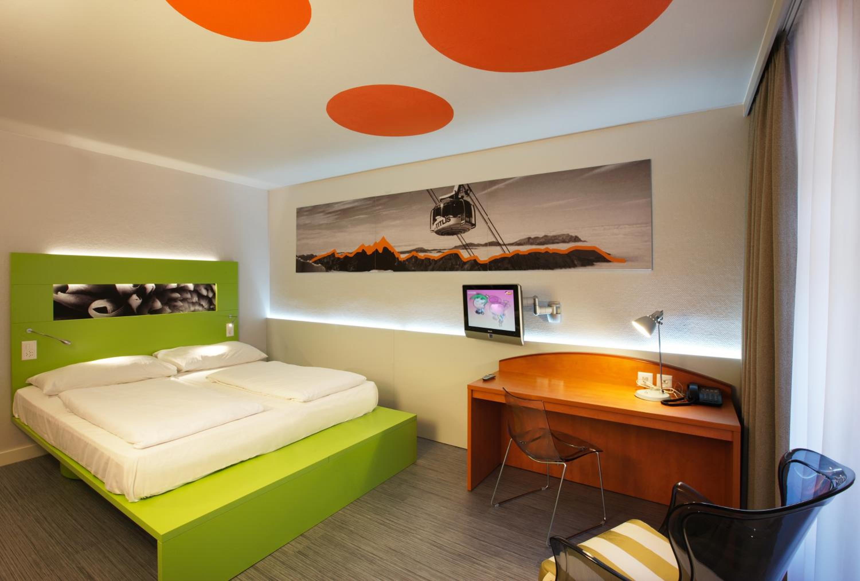 Standard King Room - Photo 11