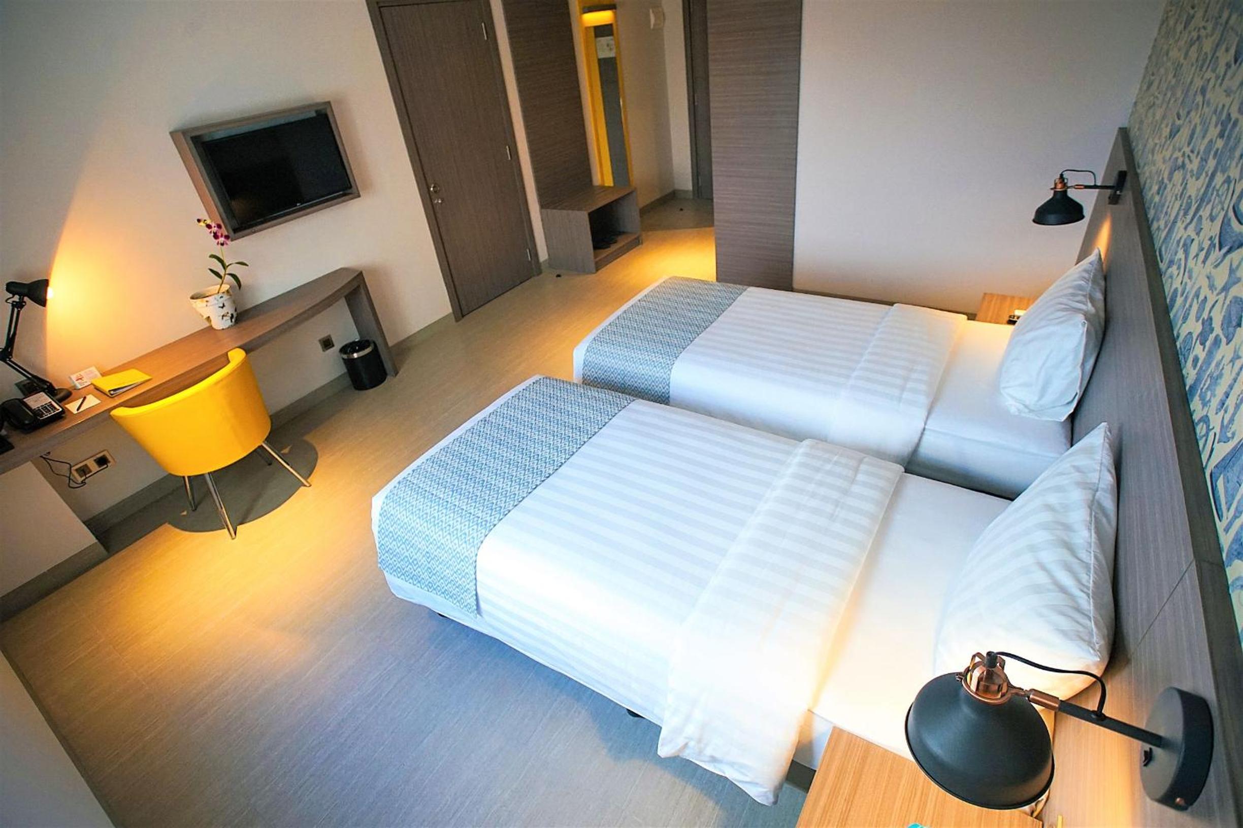Superior Double or Twin Room with City View - Photo 2