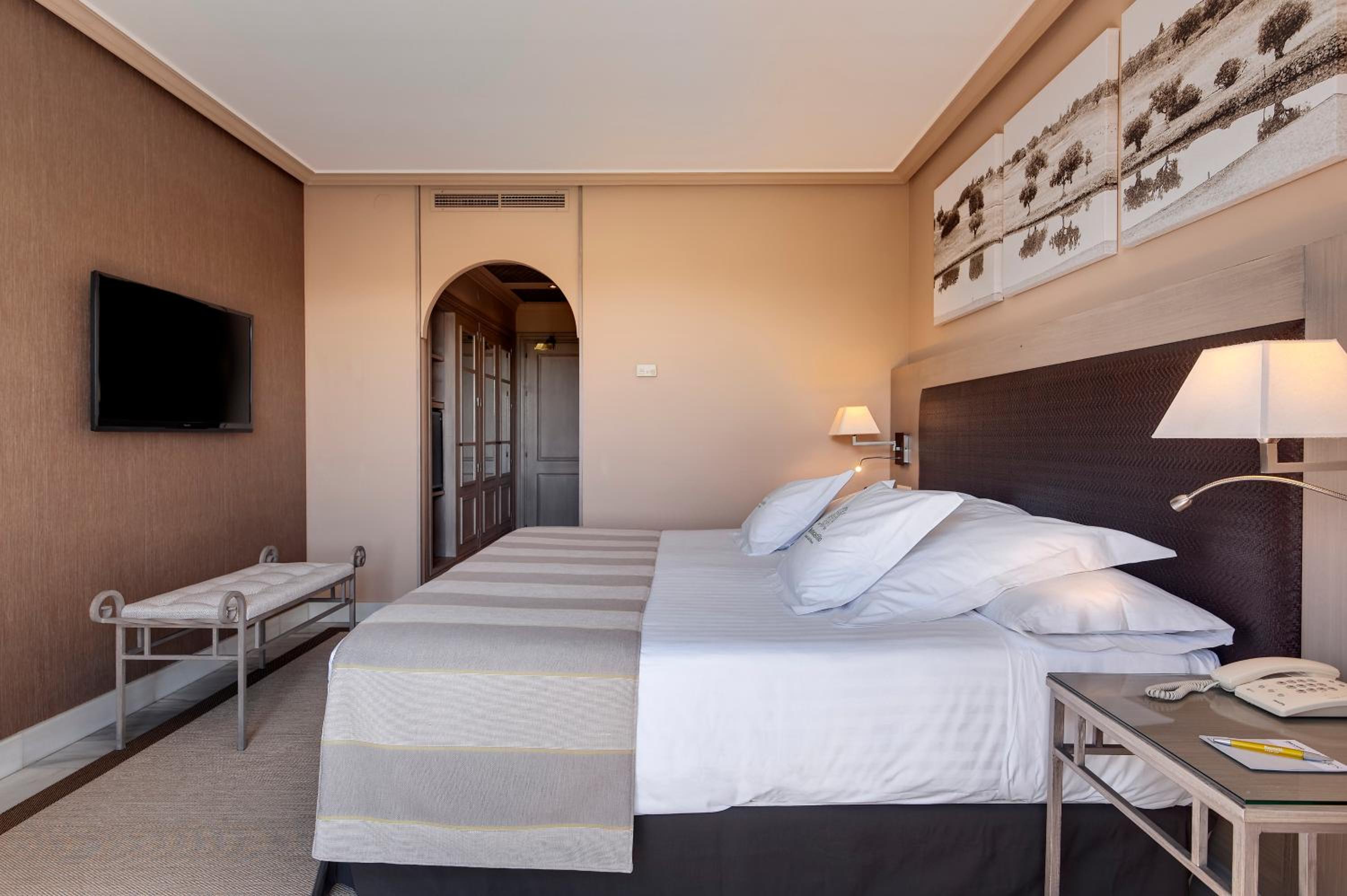 Superior Double or Twin Room (3 adults) photo 2
