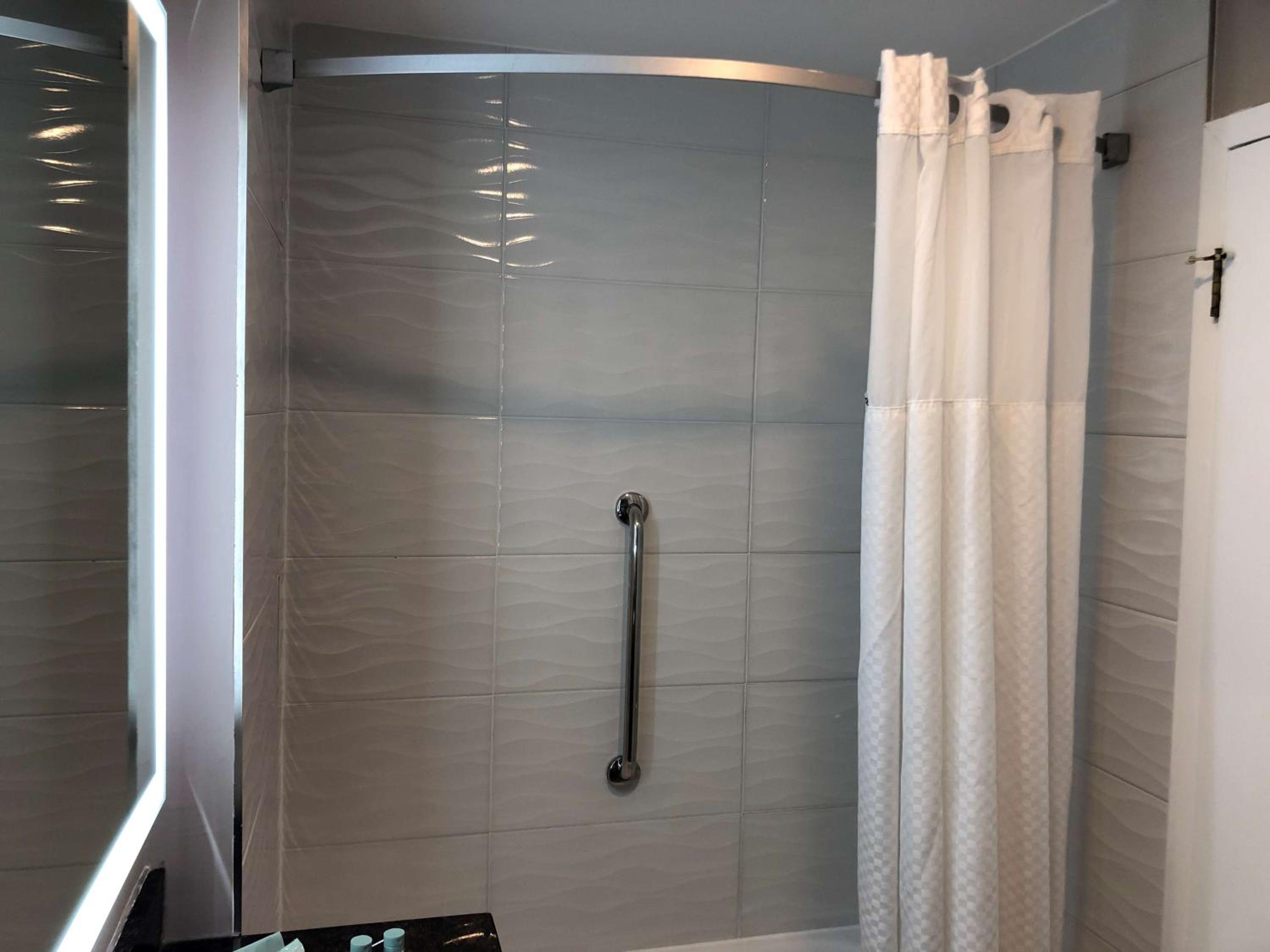 King Room with Shower - Non-Smoking