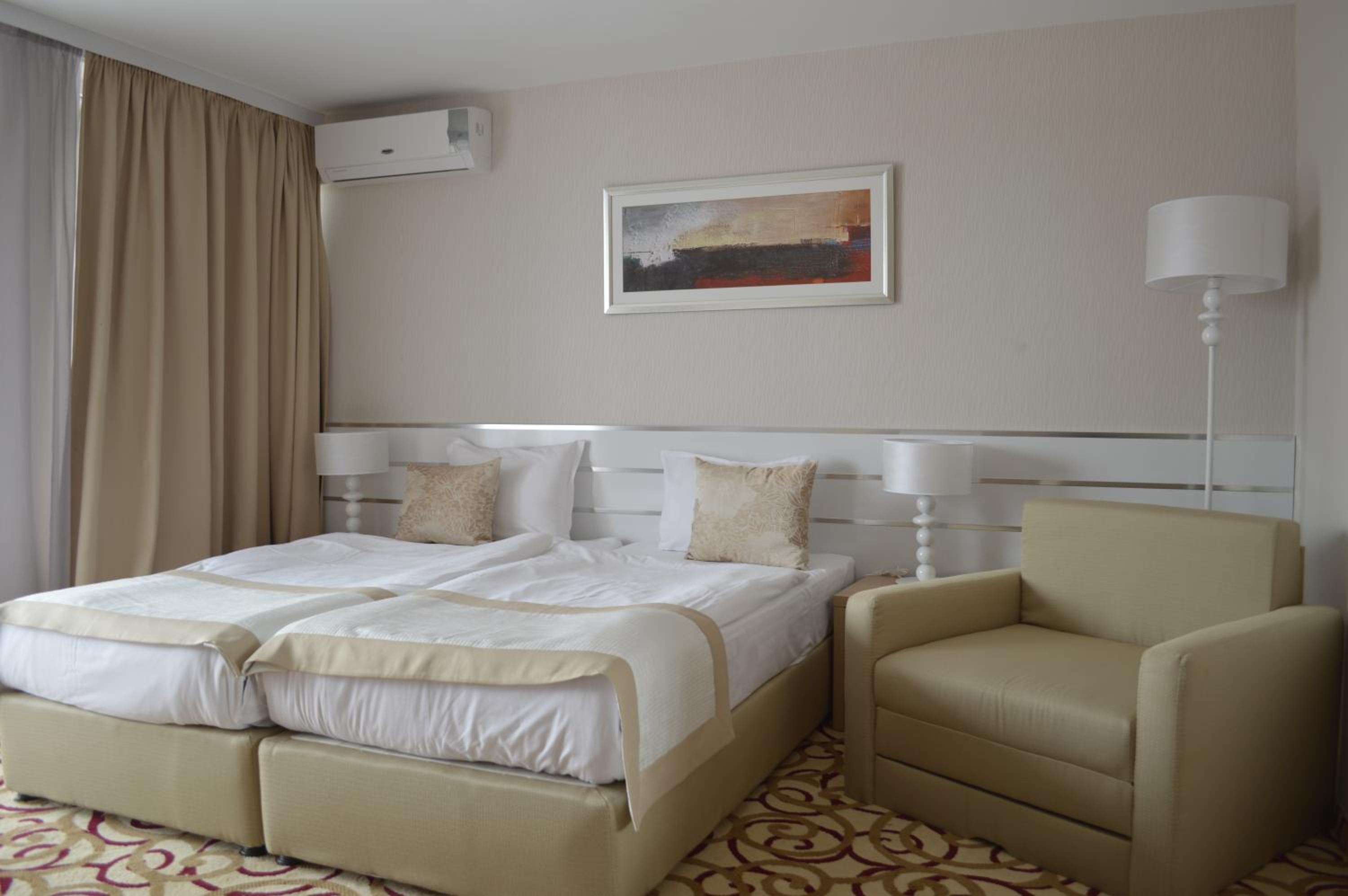Twin Room with Balcony photo 2