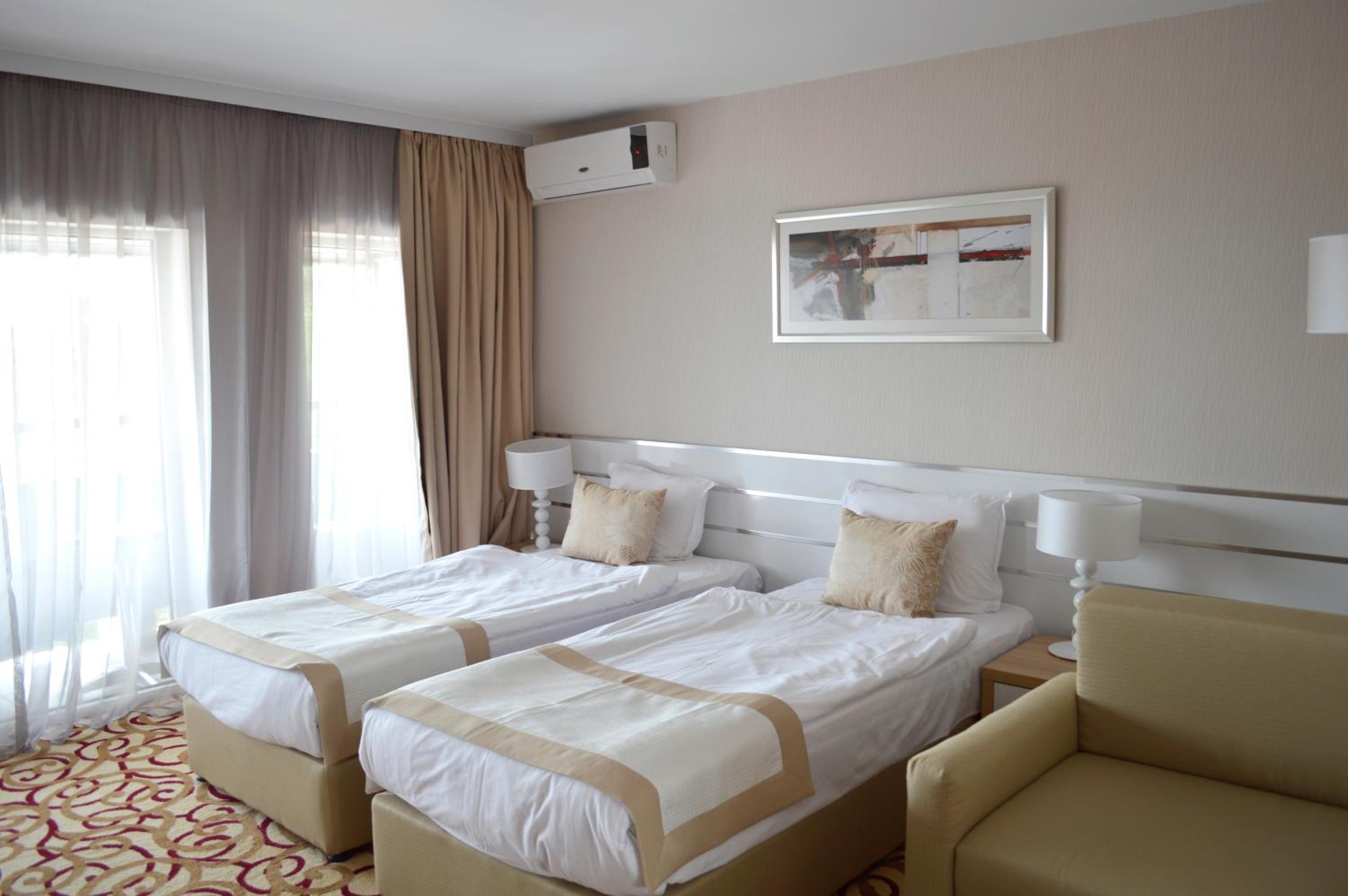 Twin Room with Balcony photo 3