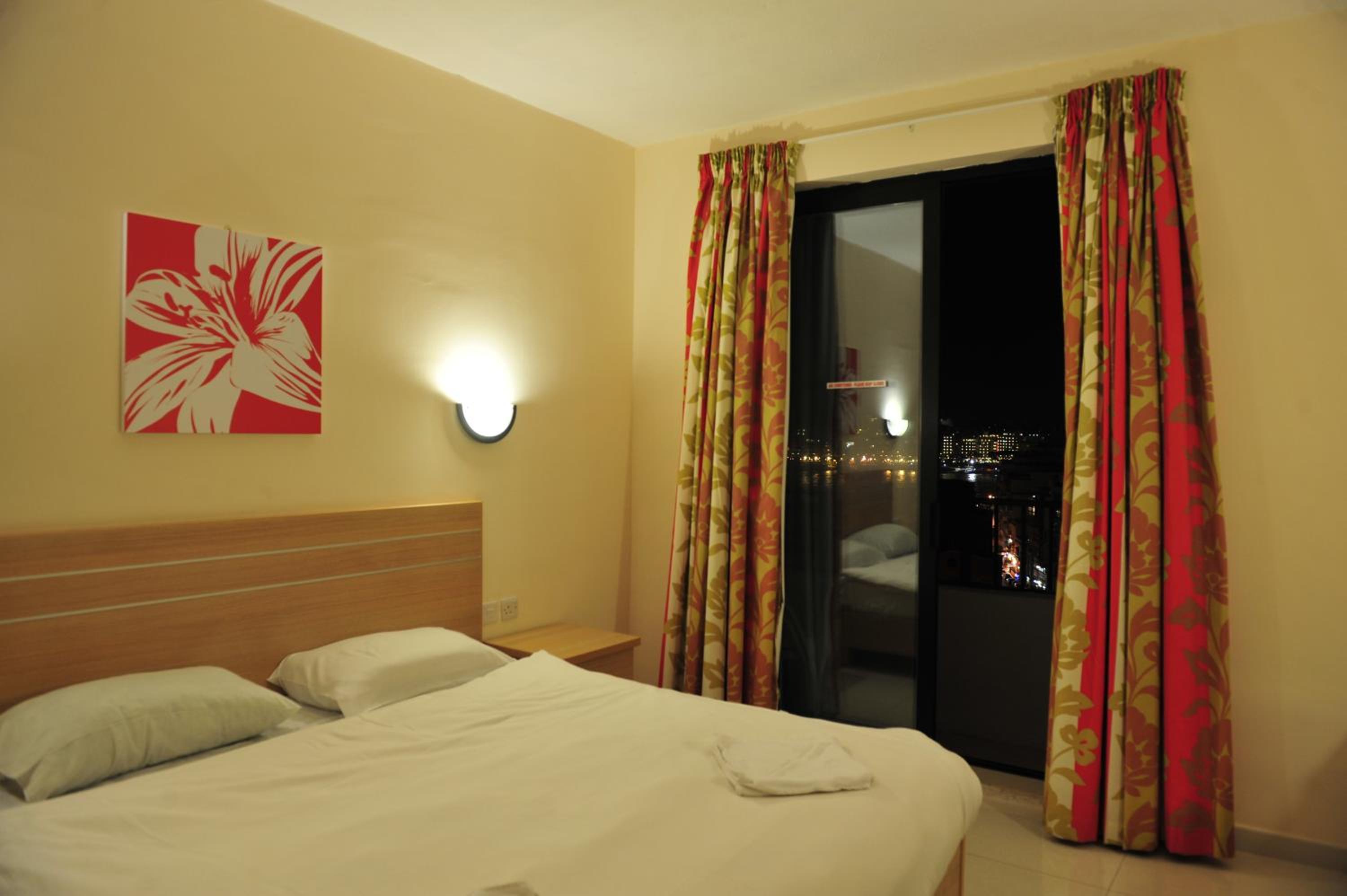 Double or Twin Room with Sea View