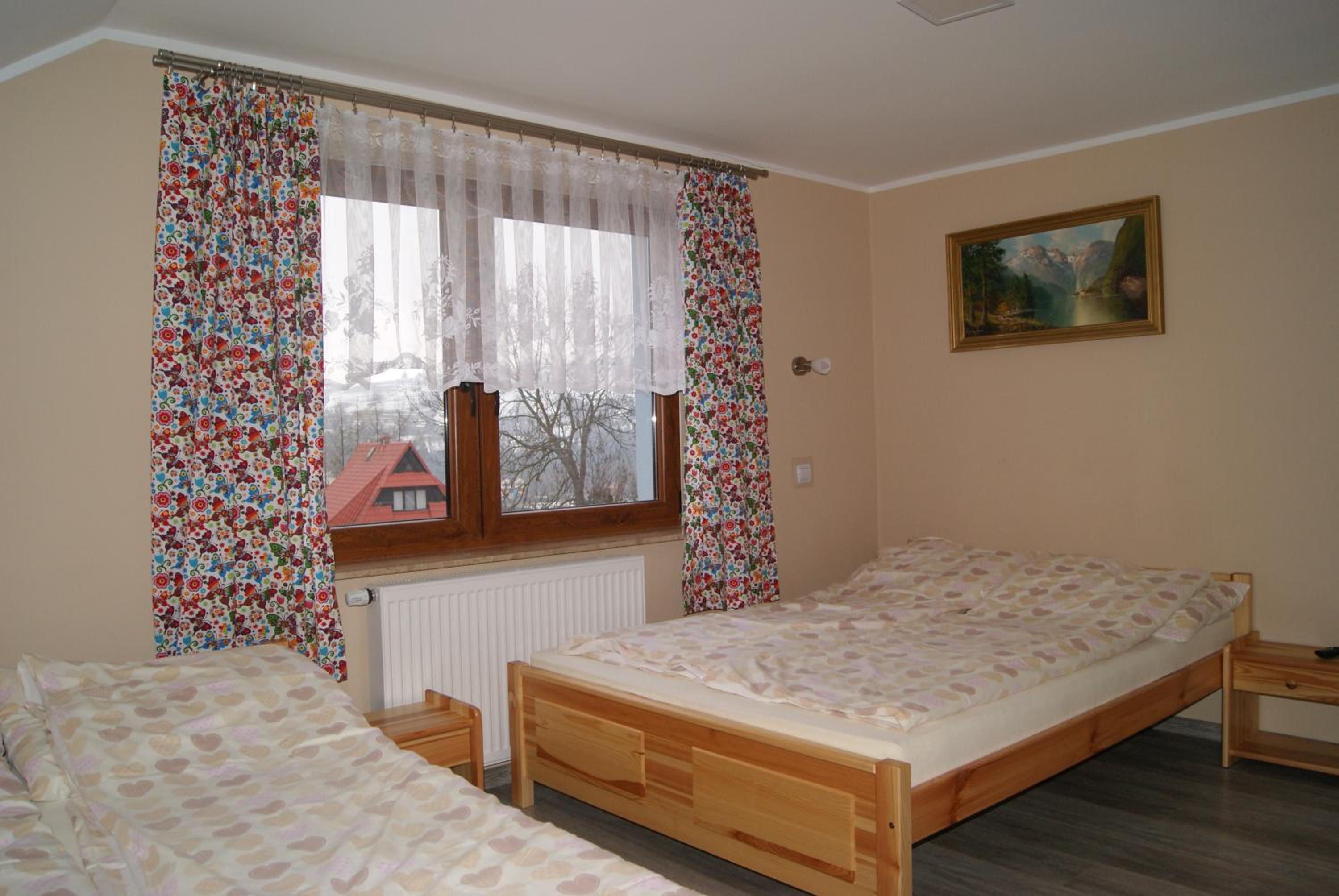 Quadruple Room with Bathroom - Photo 5