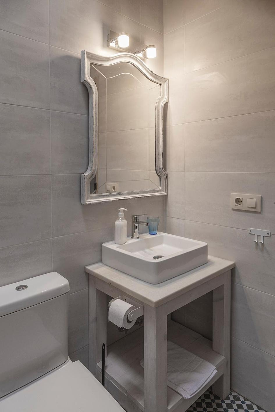 Double Room with Balcony - Photo 2