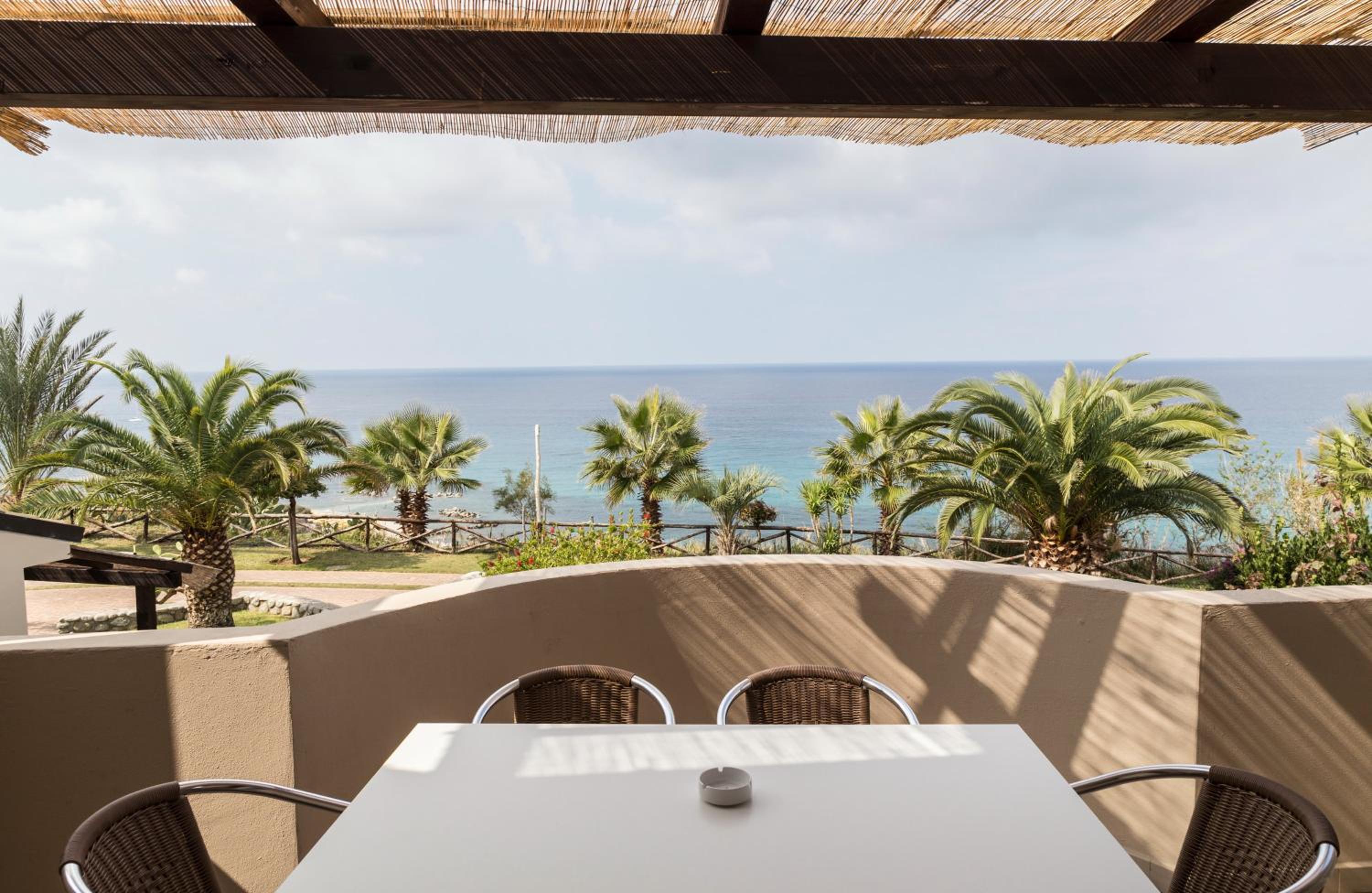Apartment with Sea View - Photo 5