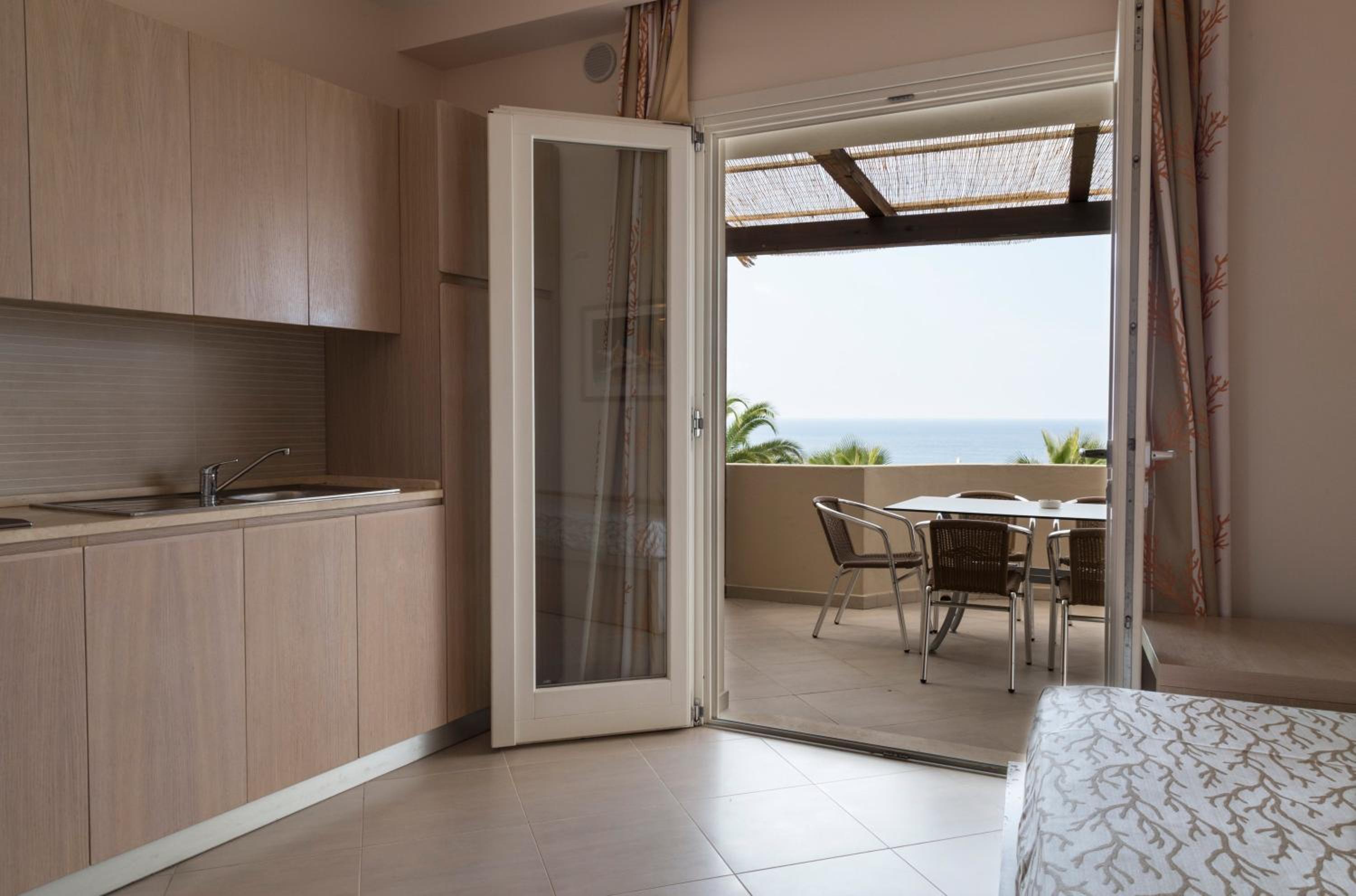 Apartment with Sea View - Photo 3