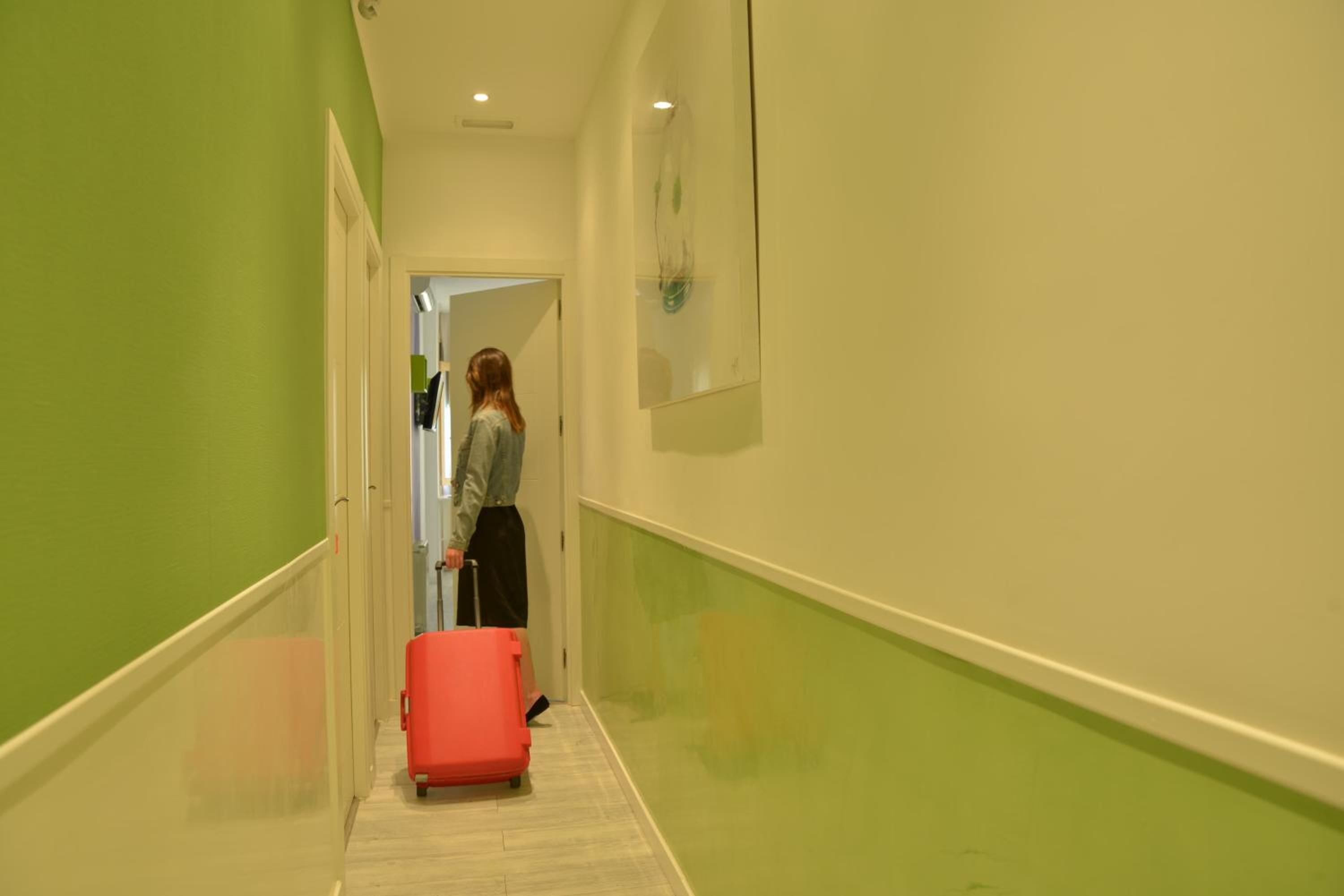 Double or Twin Room with Private Bathroom - Photo 5