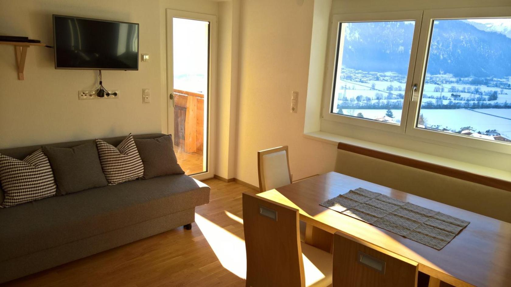 One-Bedroom Apartment photo 1