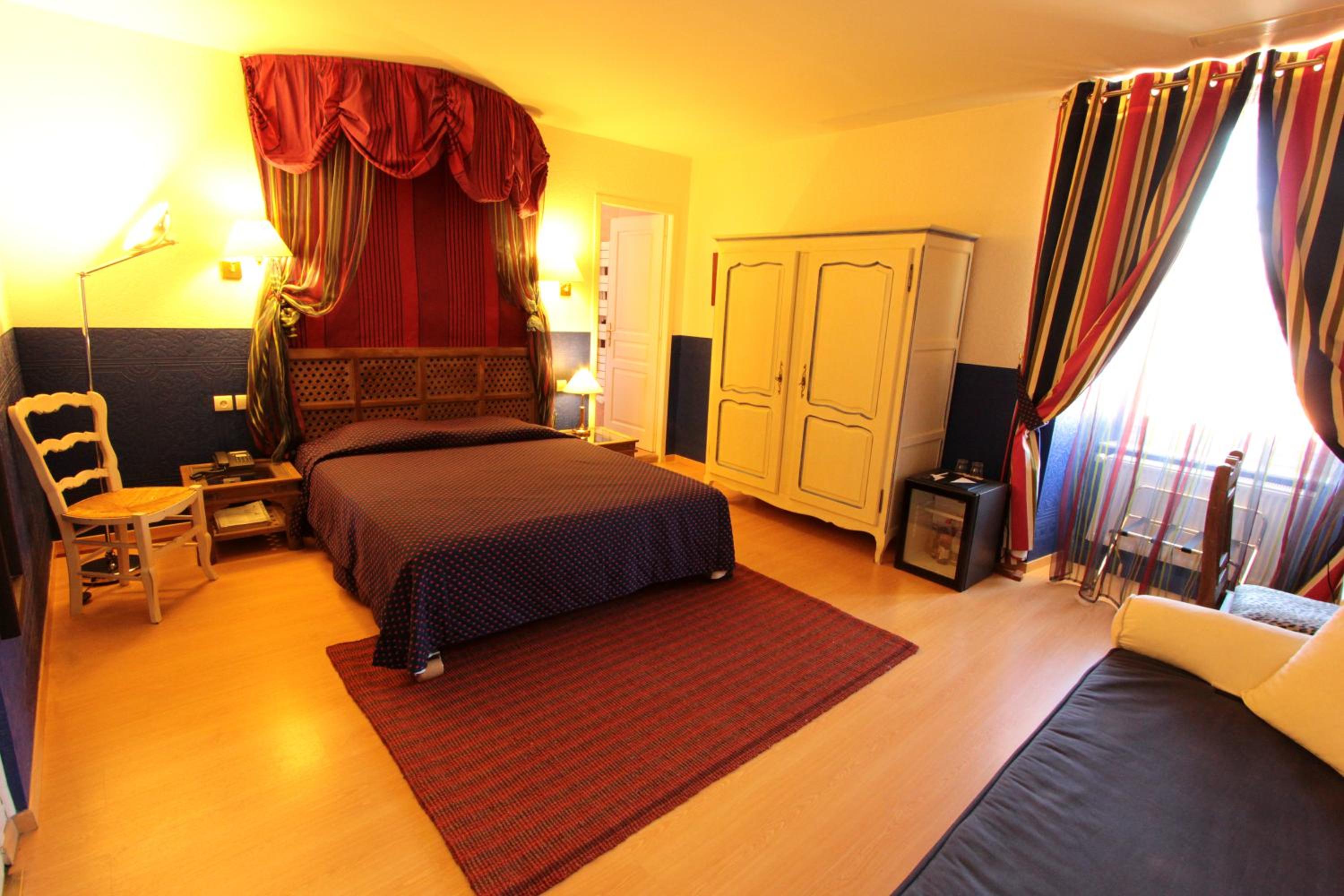Double Room - Photo 6