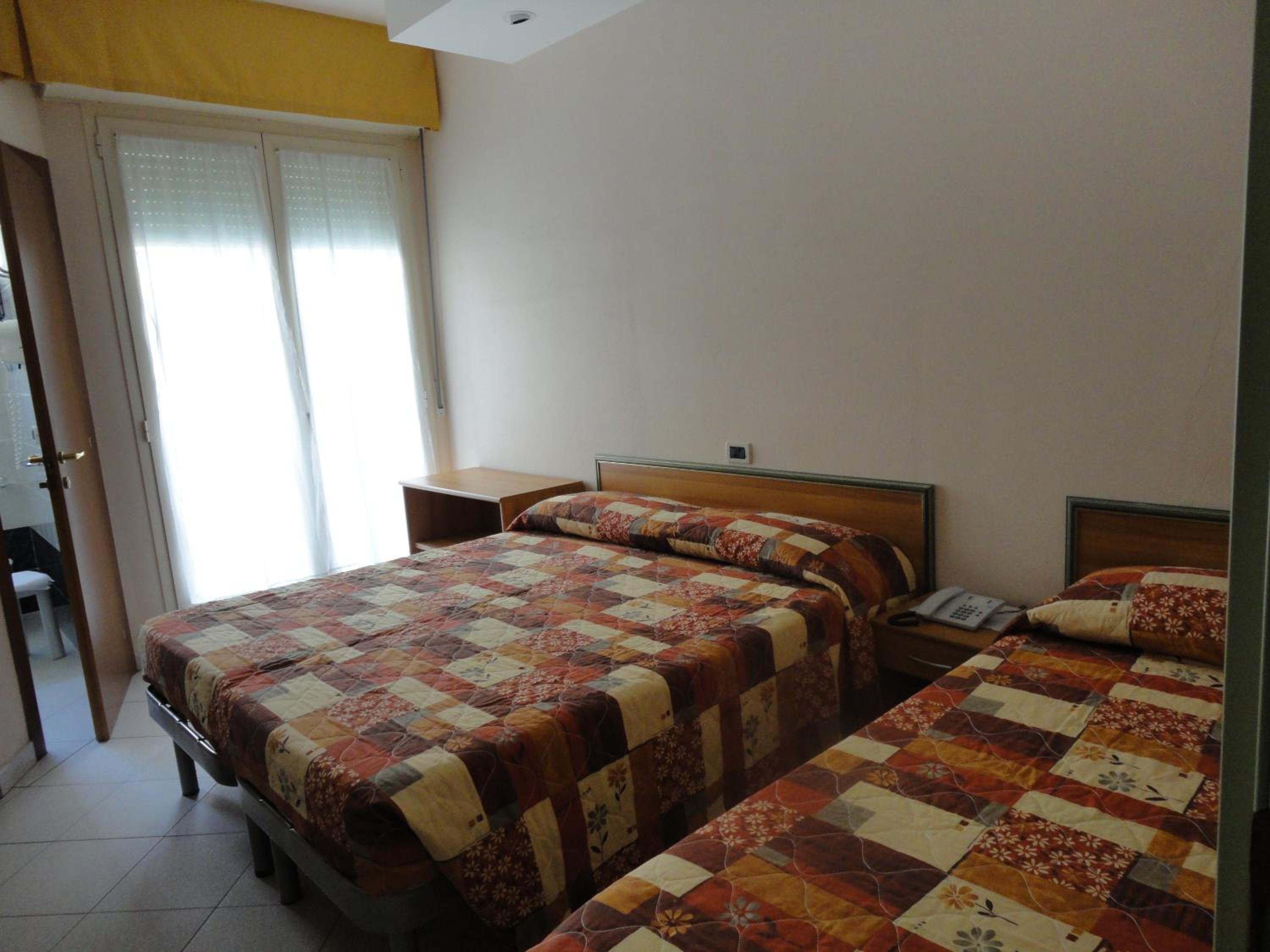 Double Room with Balcony and Side Sea View photo 2