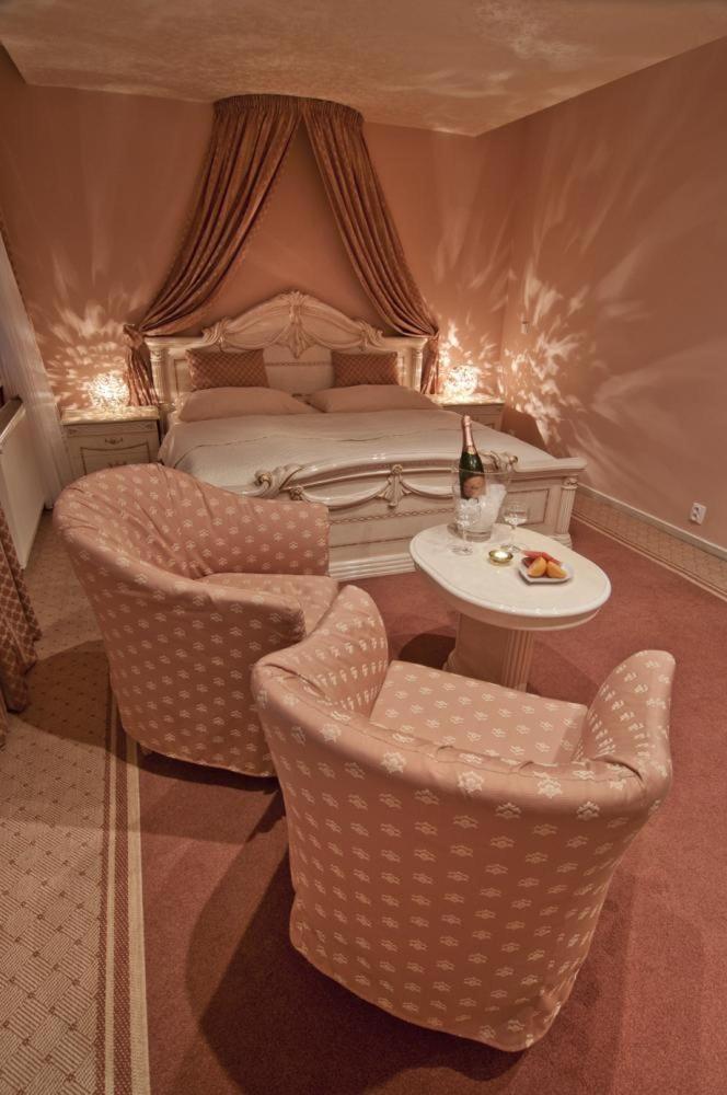 Luxury Suite photo 2