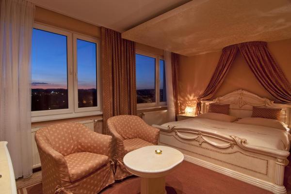 Luxury Suite photo 1