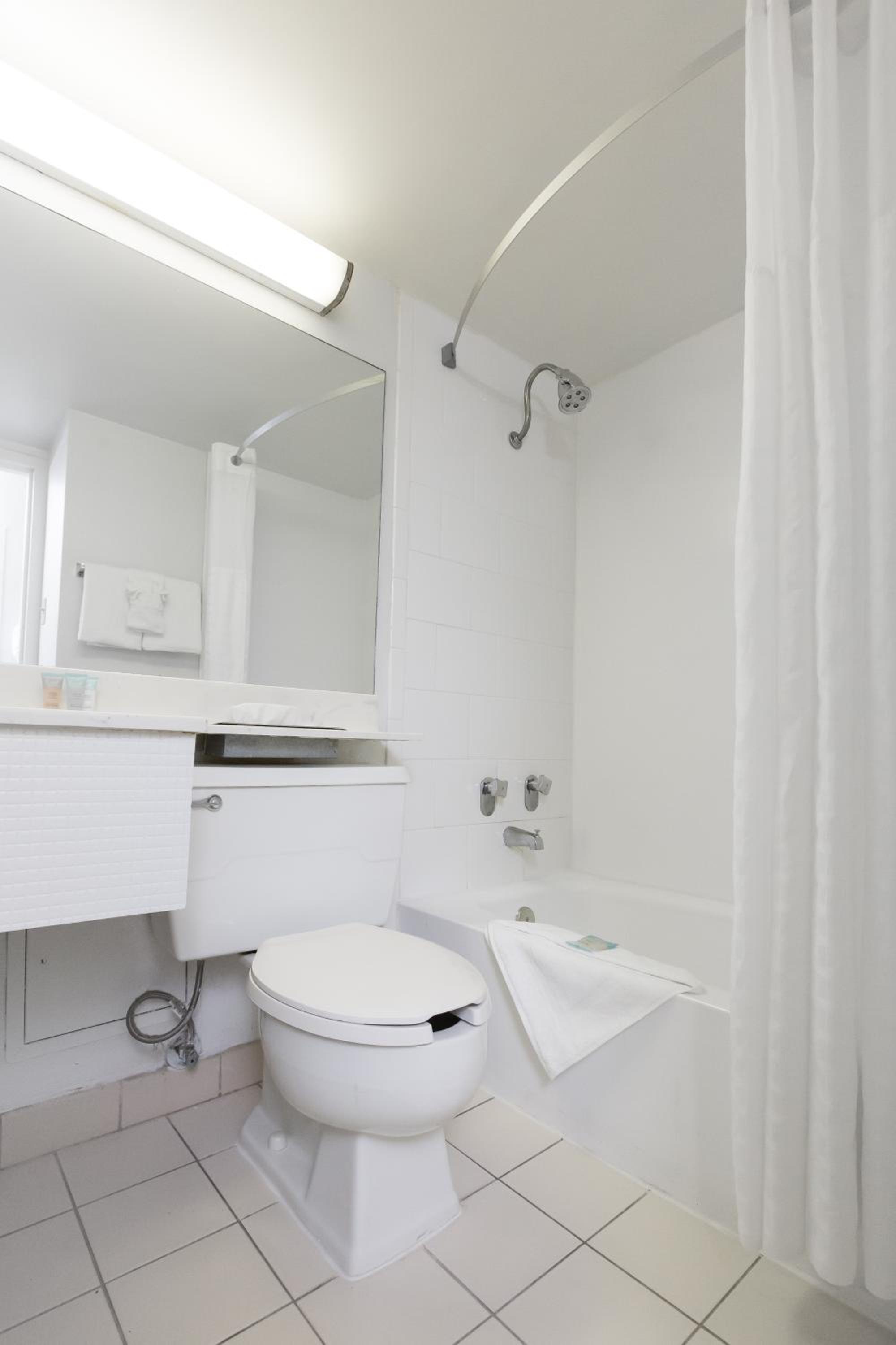Comfort King Room - Photo 7